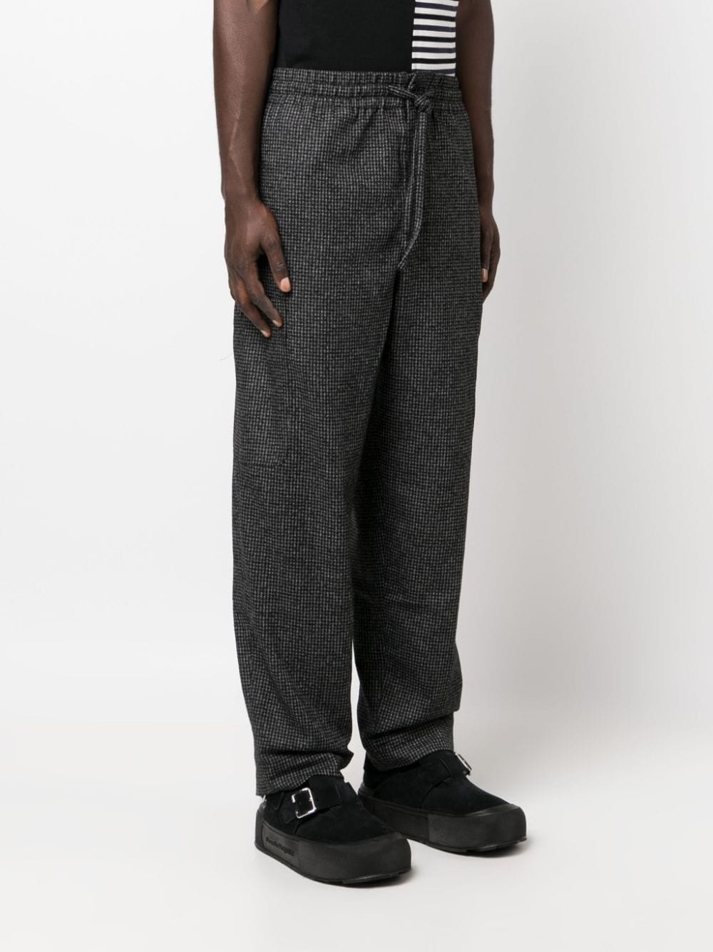 logo-patch check-pattern tapered trousers - 3