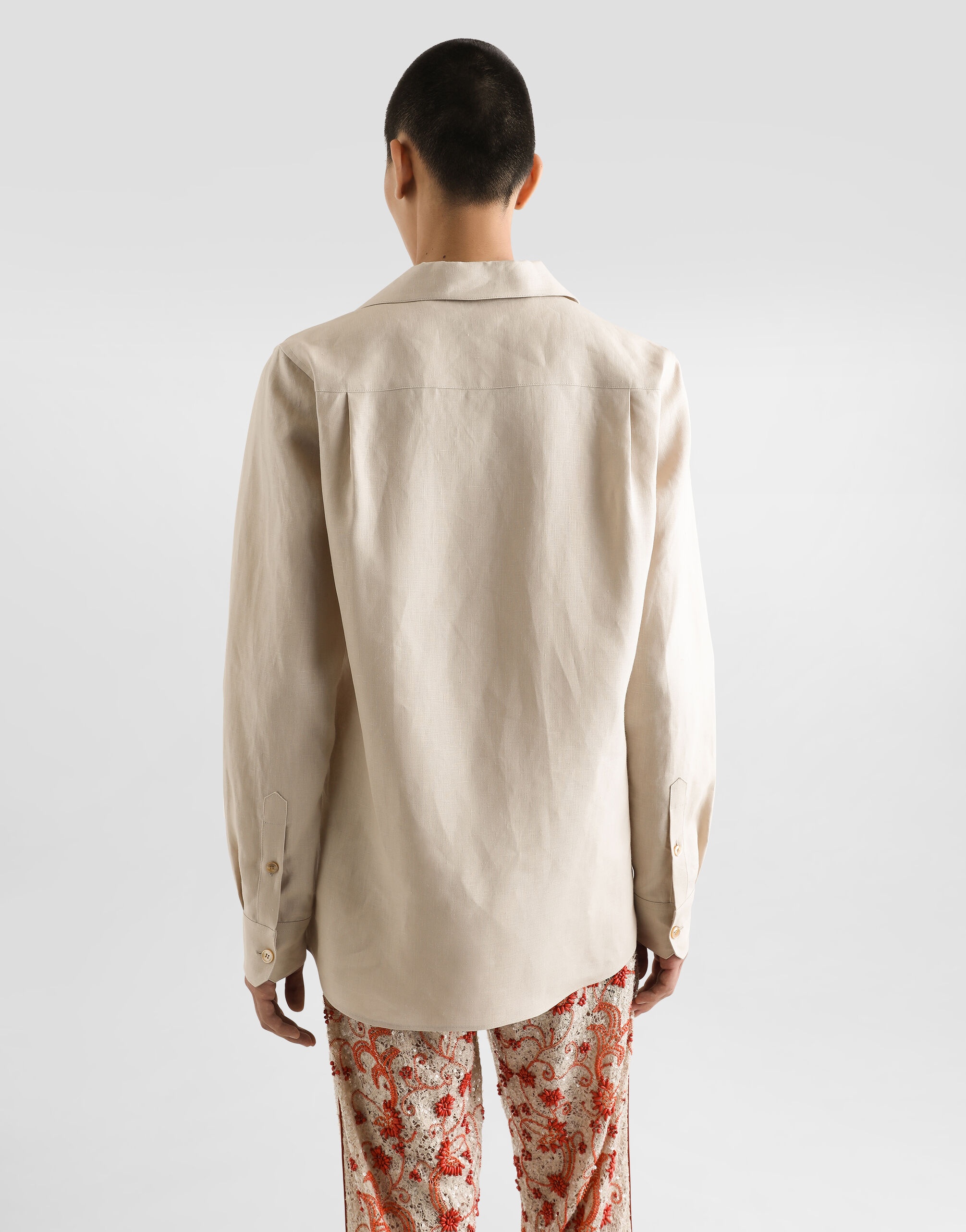 Long-sleeved V-neck shirt in linen fabric - 5