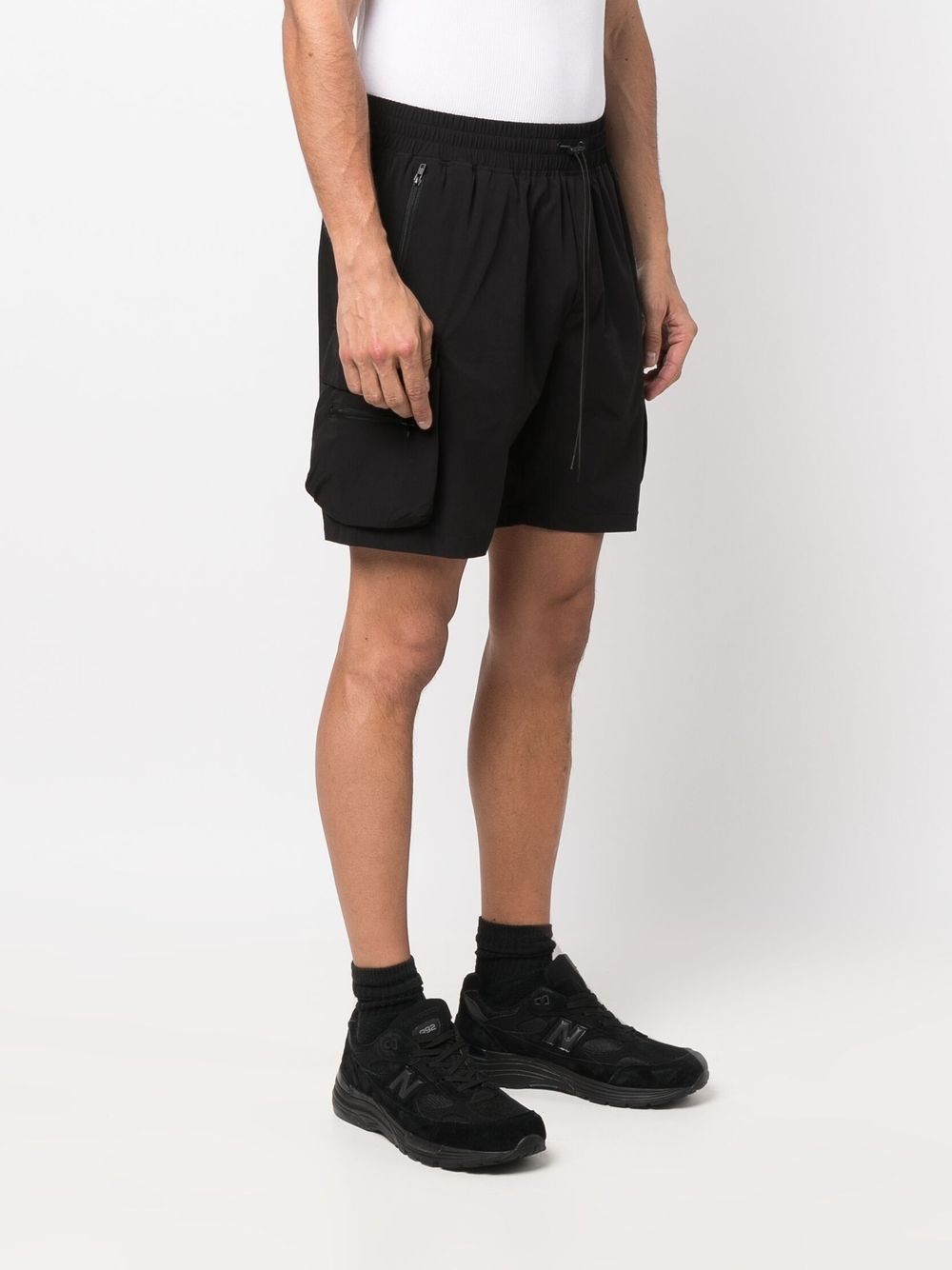 above-knee length cargo shorts - 3