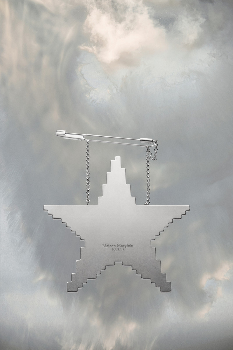 Maison Margiela Star brooche outlook