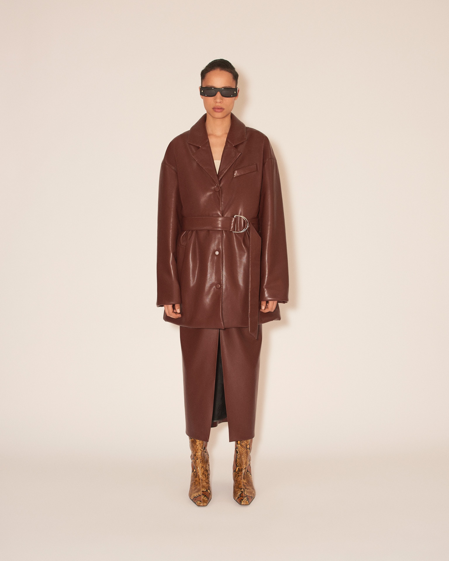 LIBAN - Belted OKOBOR™ alt-leather padded jacket - Plum chutney - 3
