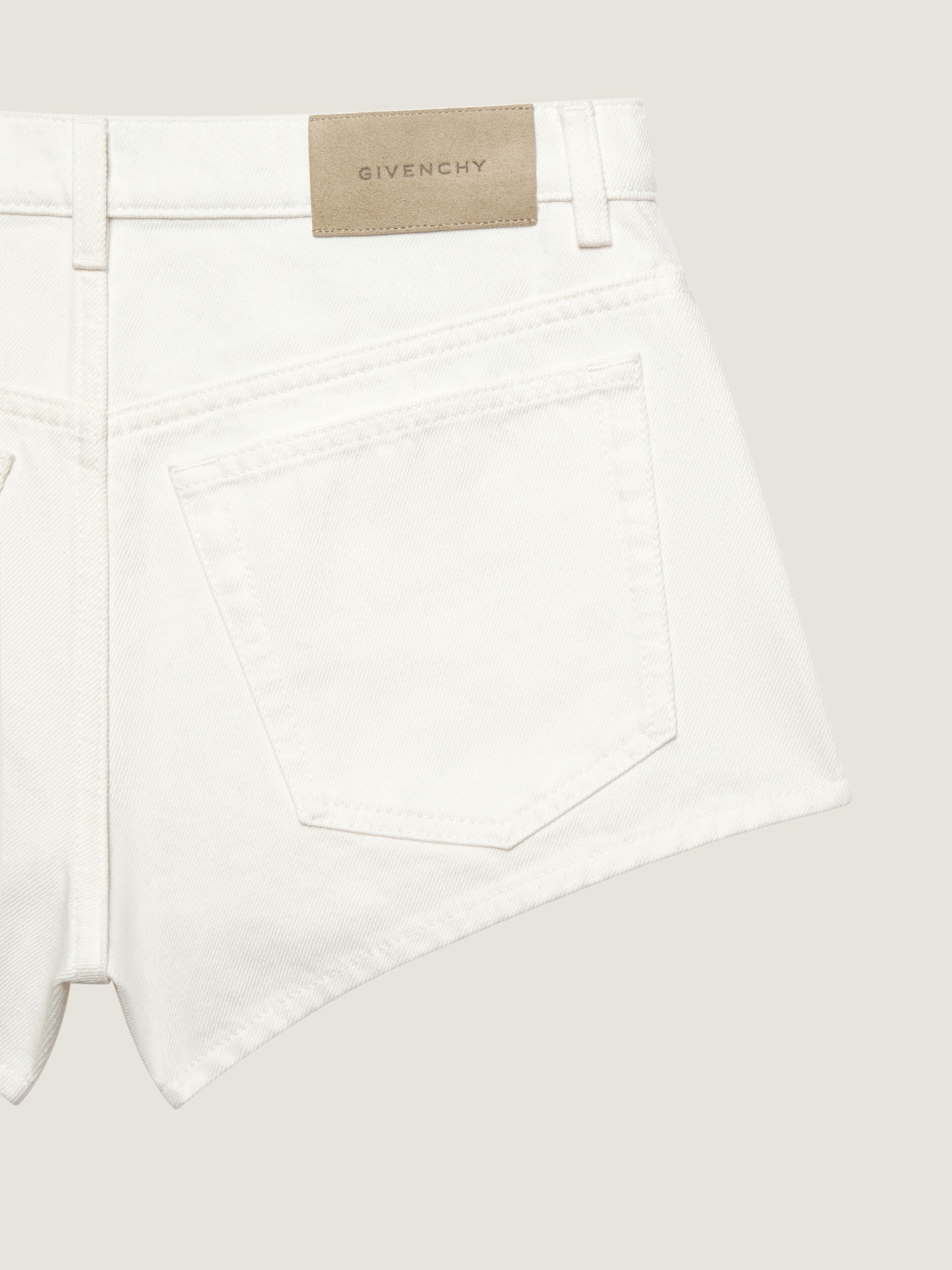 MINI SHORTS IN WHITE DENIM - 4