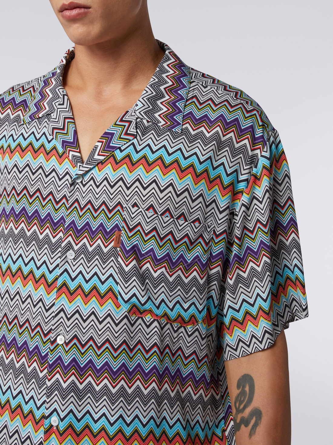 Short-sleeved viscose bowling shirt - 5