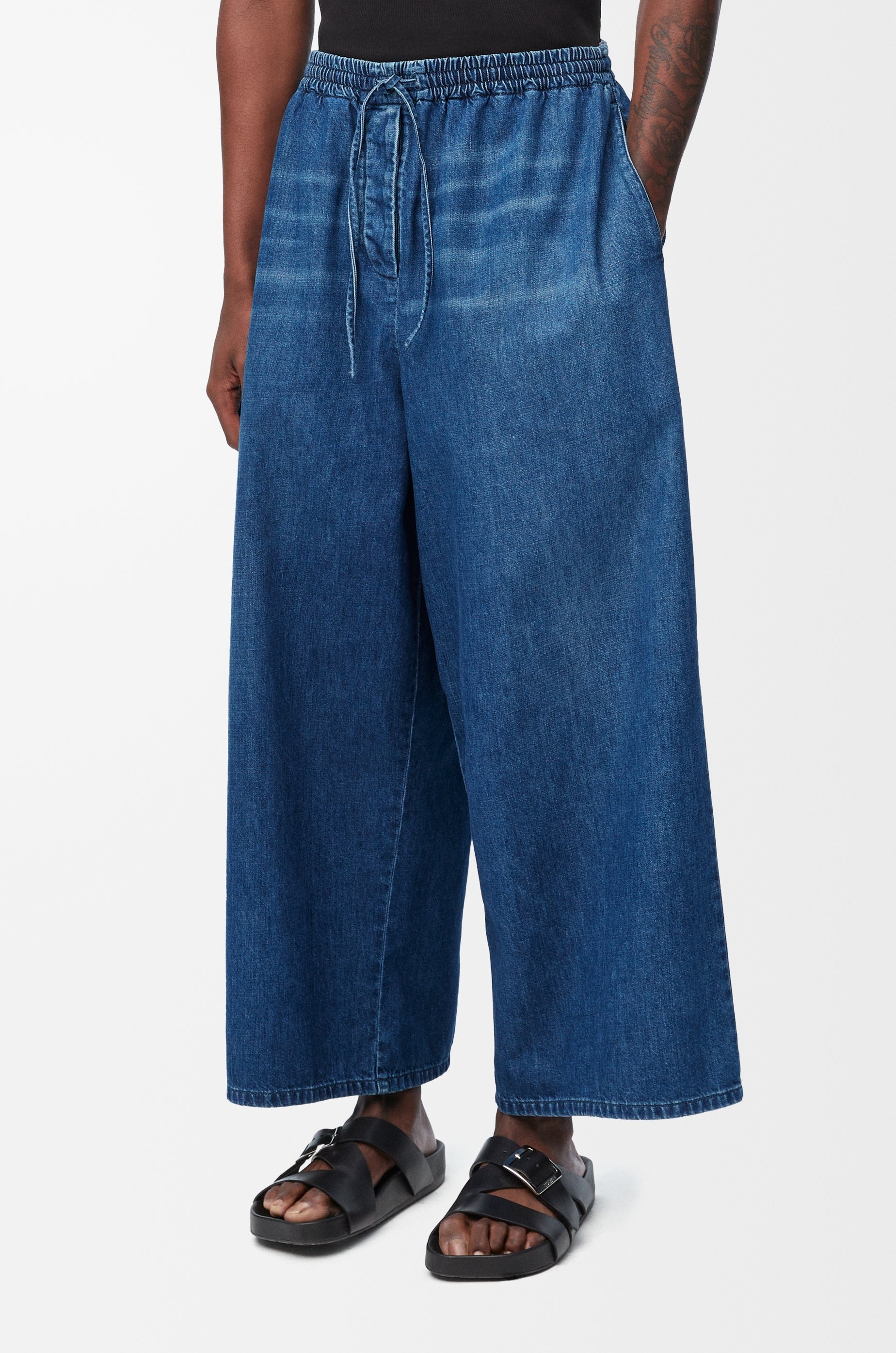 Cropped trousers in denim - 3
