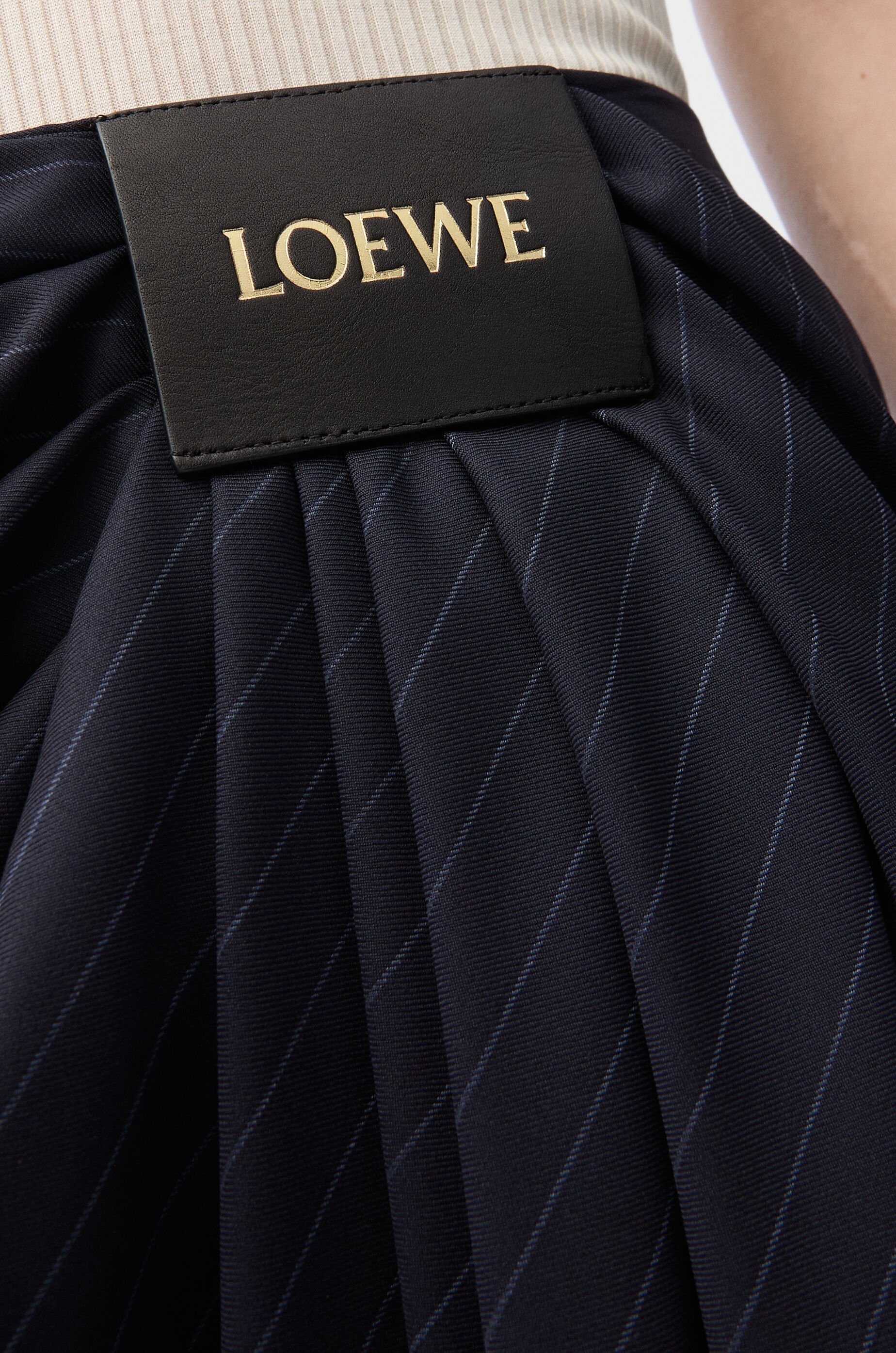 Draped trousers in wool - 5