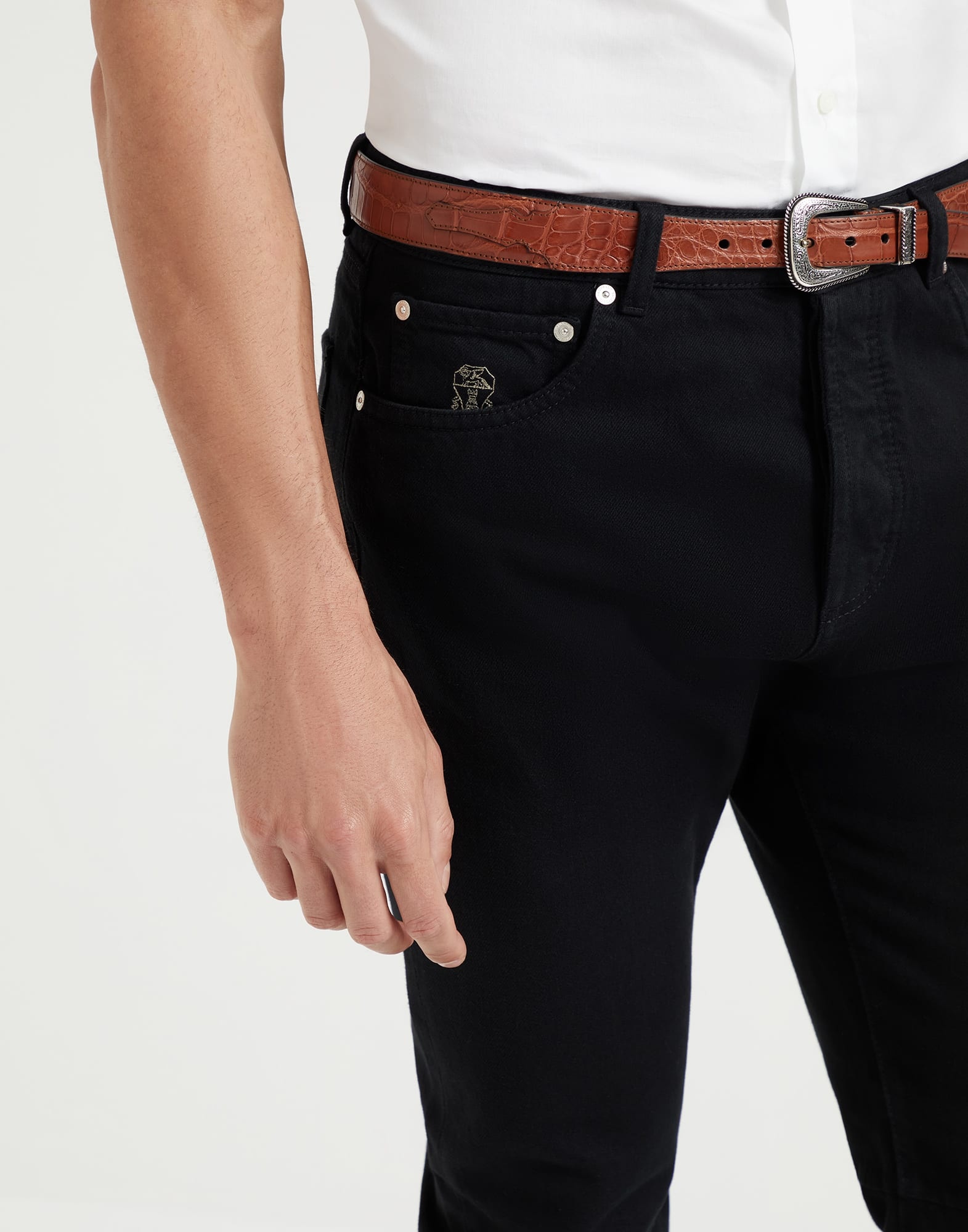 Garment-dyed leisure fit five-pocket trousers in slubbed cotton denim - 3