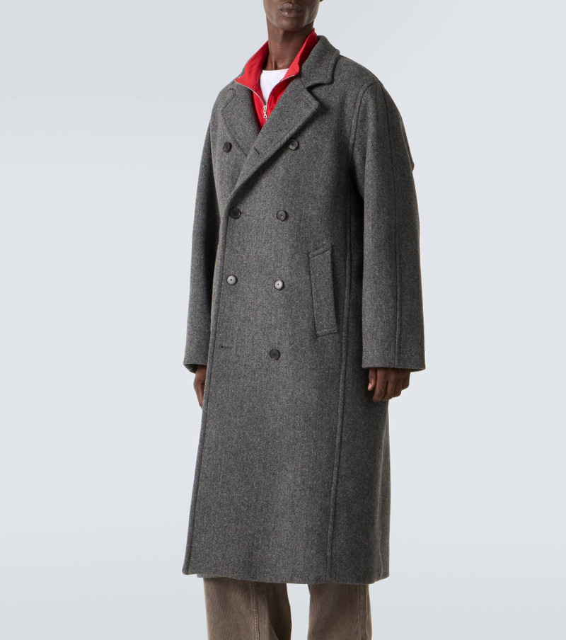 Double-breasted wool coat 3