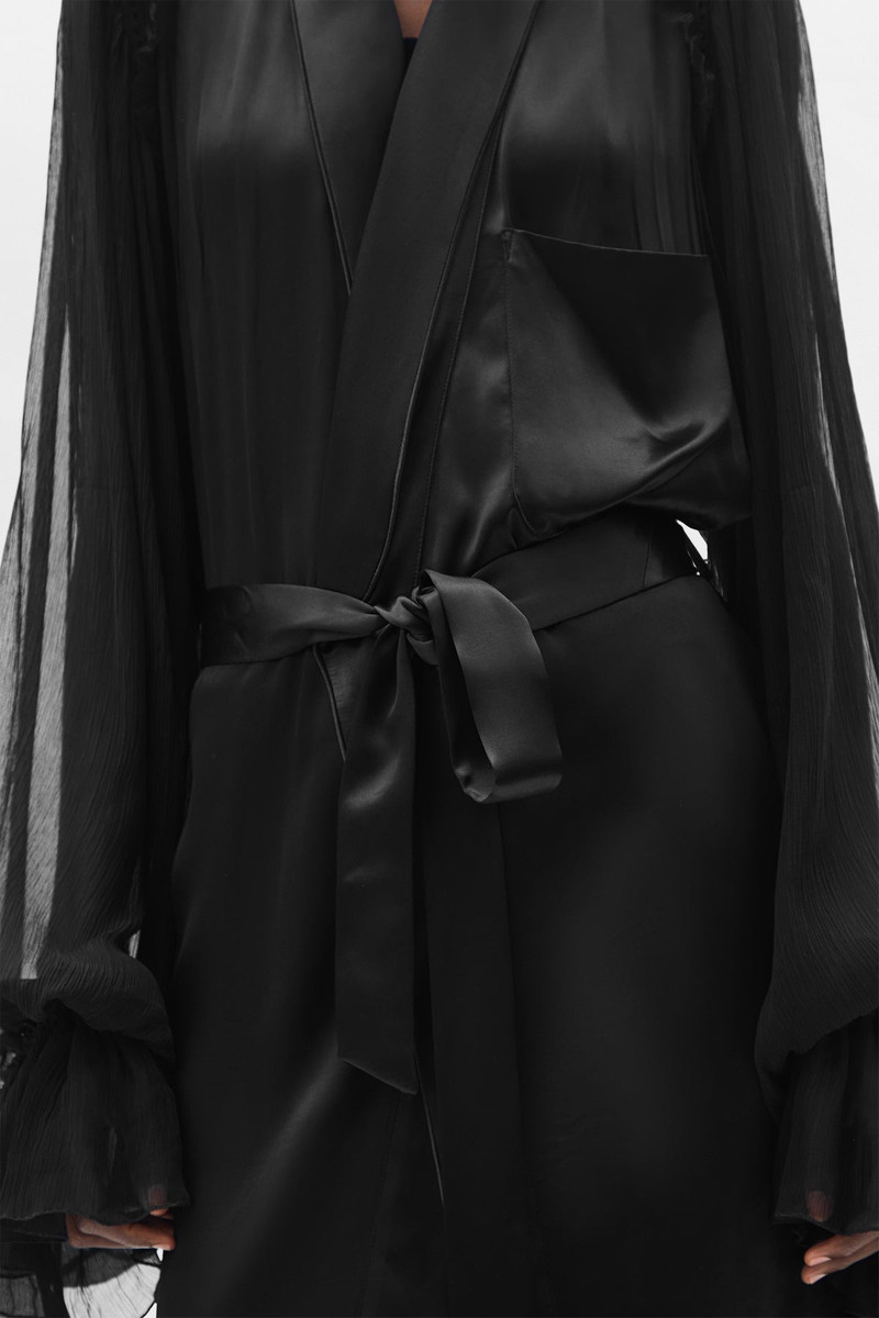 Iria Fluid Robe 5