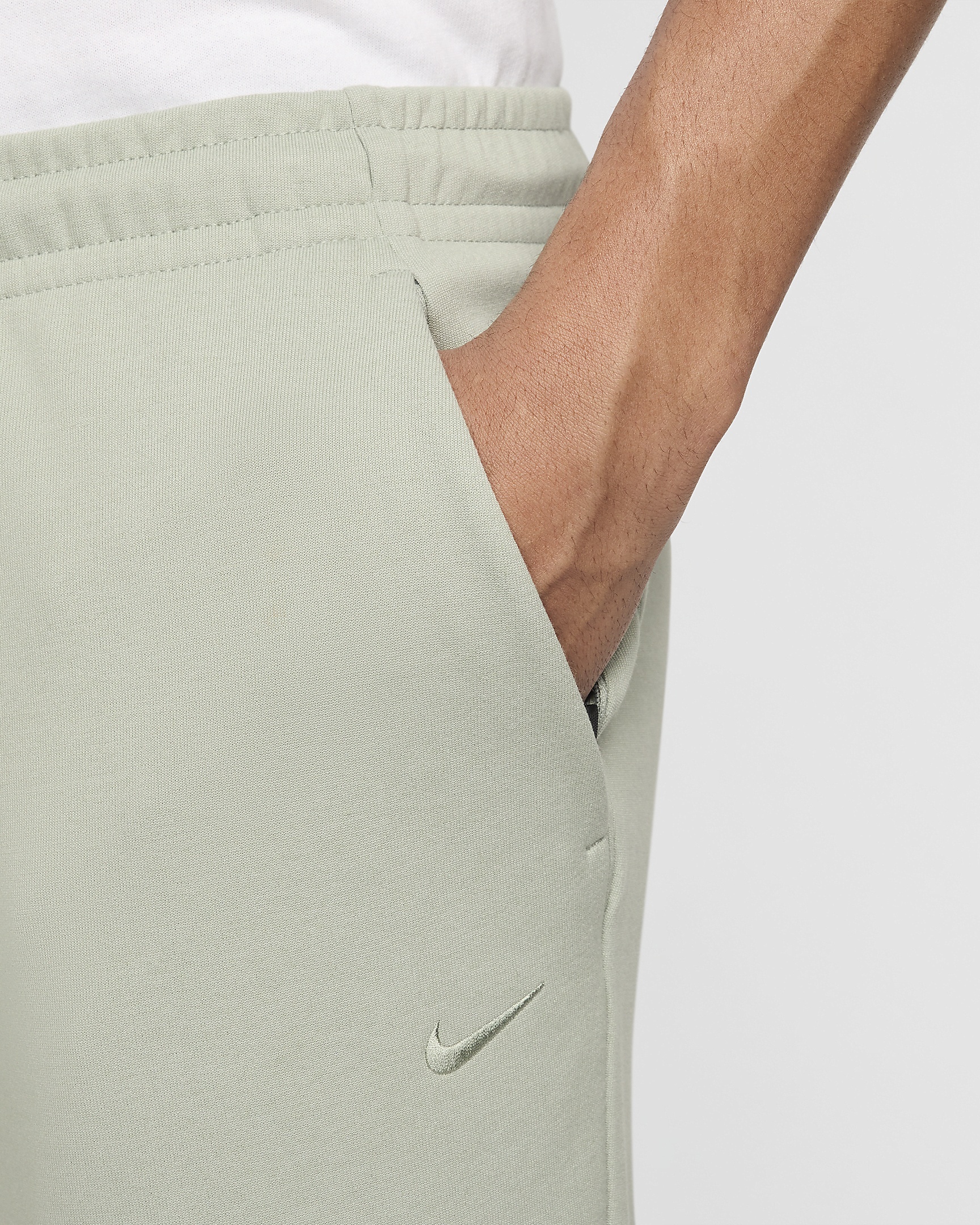 Nike Primary Men's Dri-FIT UV Versatile Joggers - 3