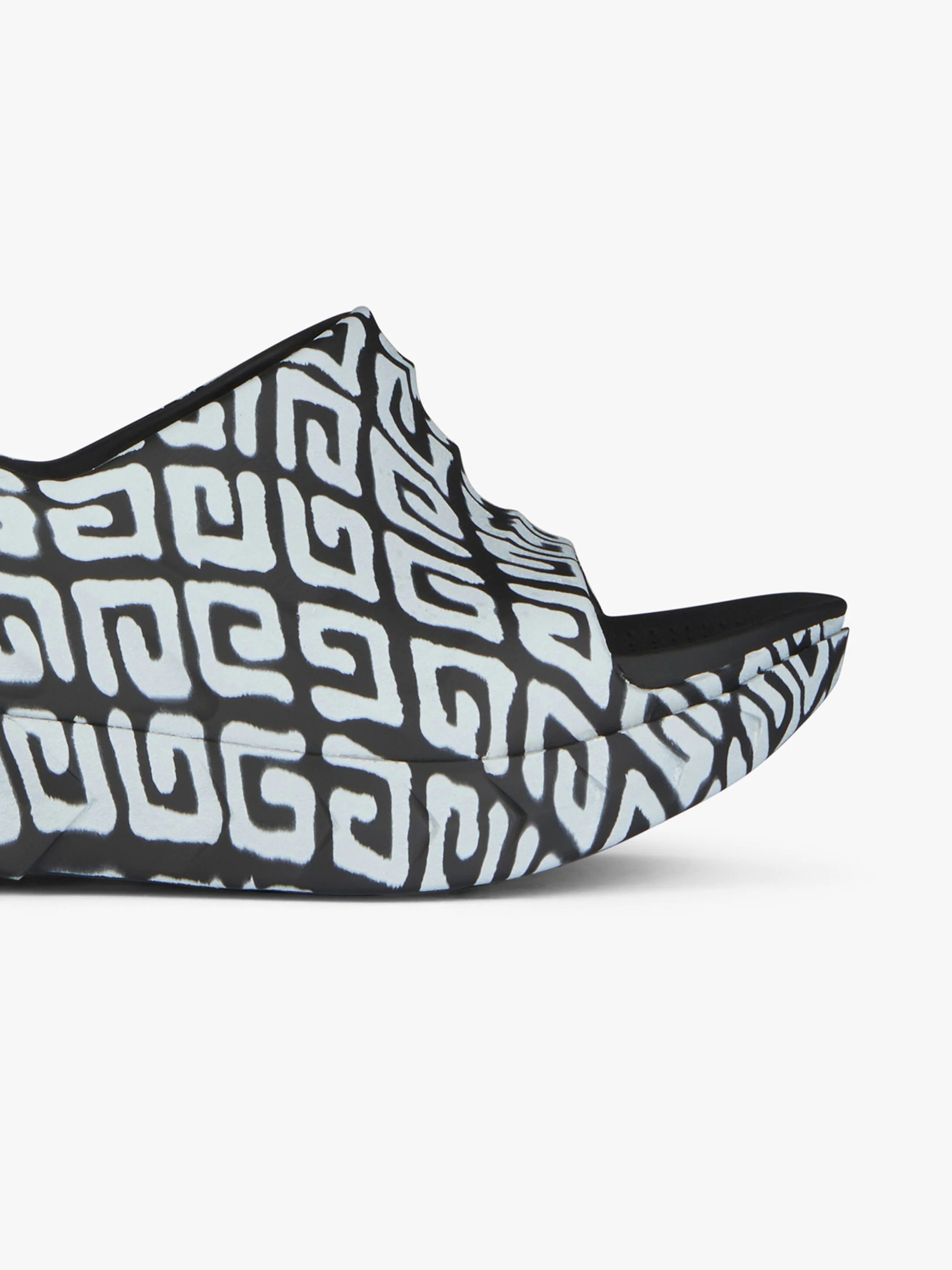 MARSHMALLOW SANDALS IN RUBBER WITH TAG EFFECT 4G PRINT - 6