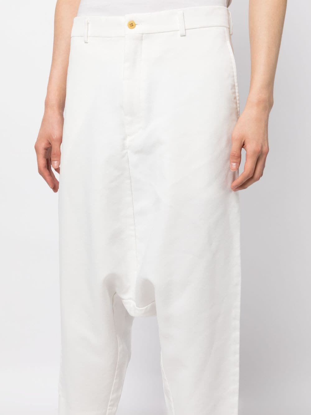 cropped drop-crotch trousers - 5