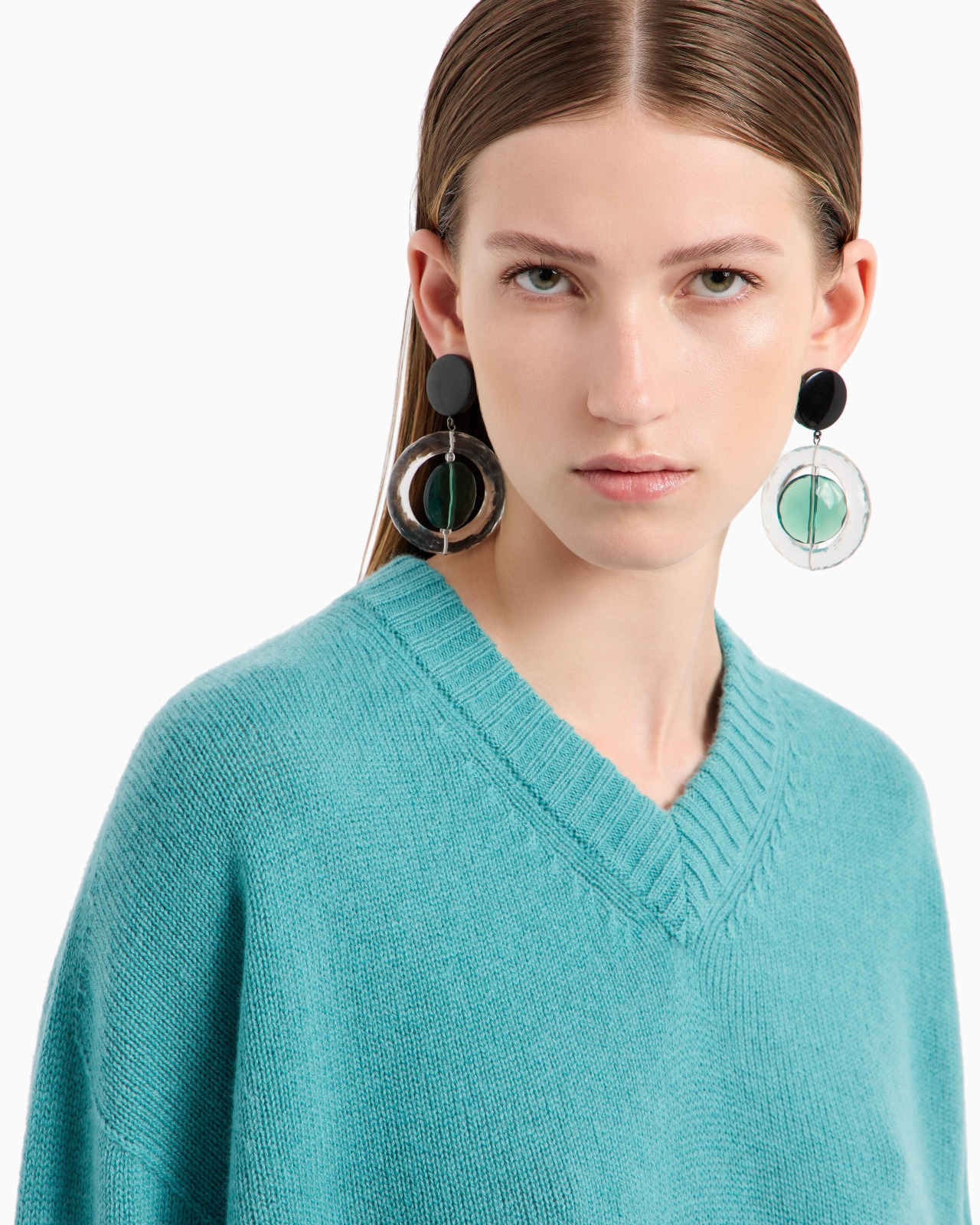 Plain-knit, virgin-wool, seamless V-neck jumper - 6