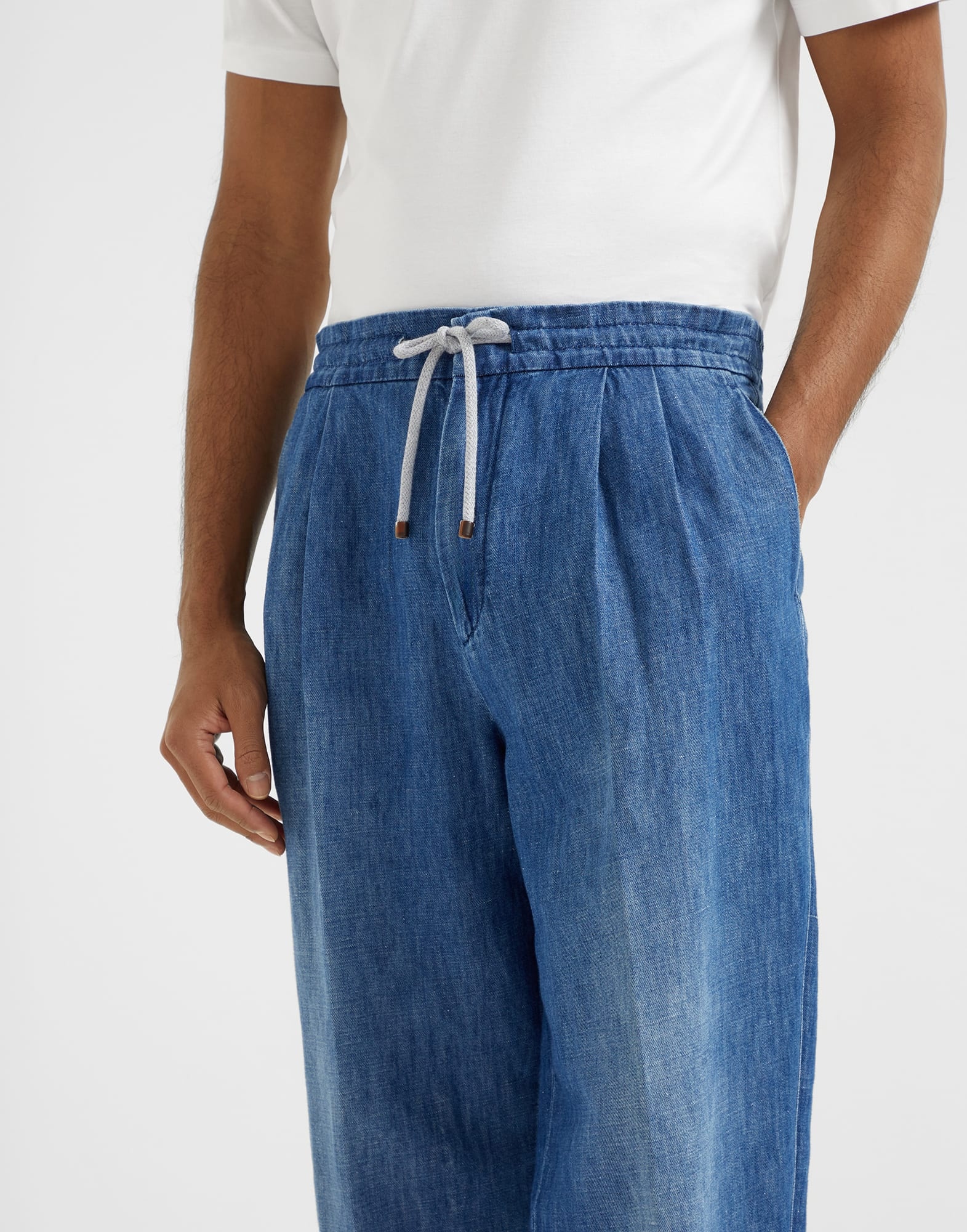 Cotton and linen denim leisure fit trousers with drawstring and double pleats - 3