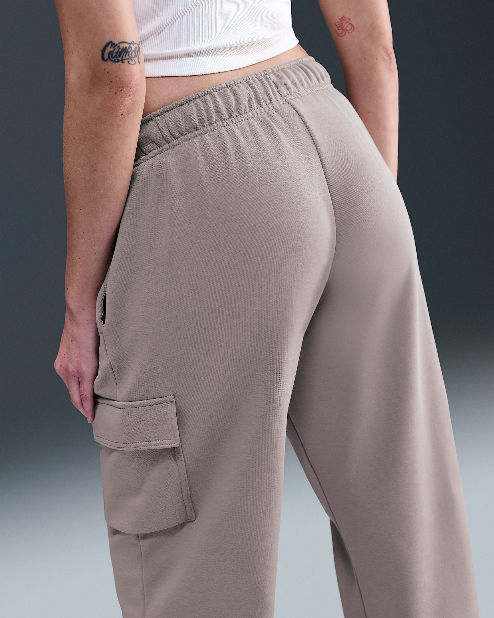 Nike Sportswear Club Fleece Women's Mid-Rise Oversized Cargo Sweatpants - 3