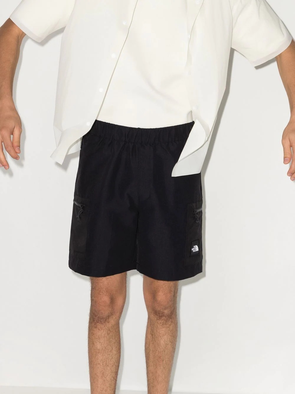 logo patch cargo shorts - 2