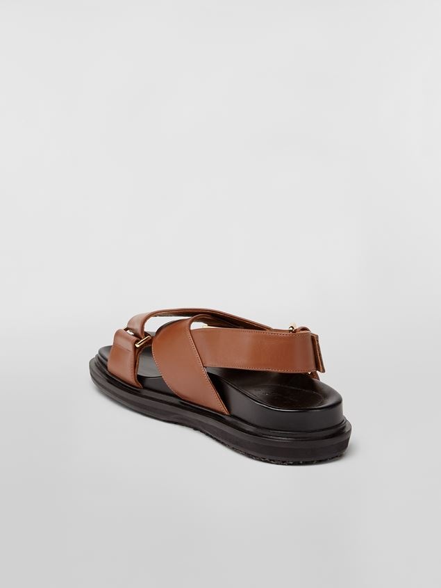 BROWN CALFSKIN CRISS-CROSS FUSSBETT - 3