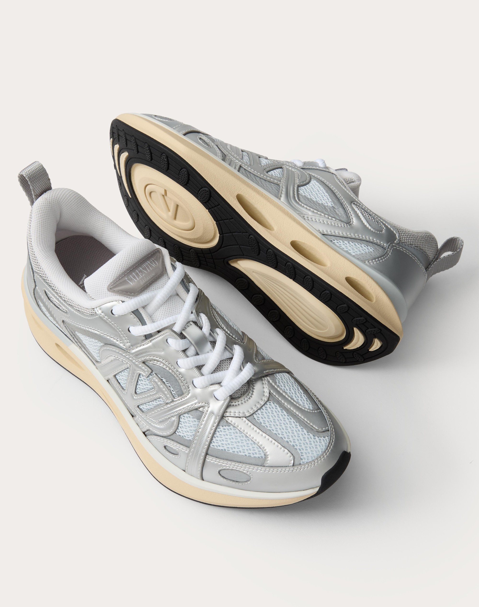 【関税&送料込】Valentino Garavani Vlogo Easyjog Sneakers In Vlogo Easyjog Low-top Sneaker In Calfskin And Fabric for Man
