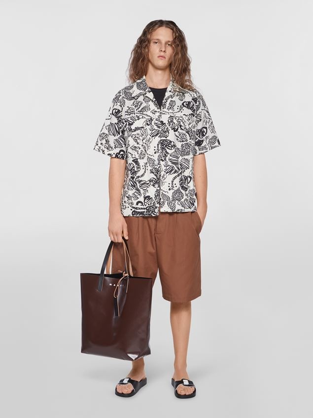 DARTED LIGHTWEIGHT COTTON TWILL BERMUDA TROUSERS - 2