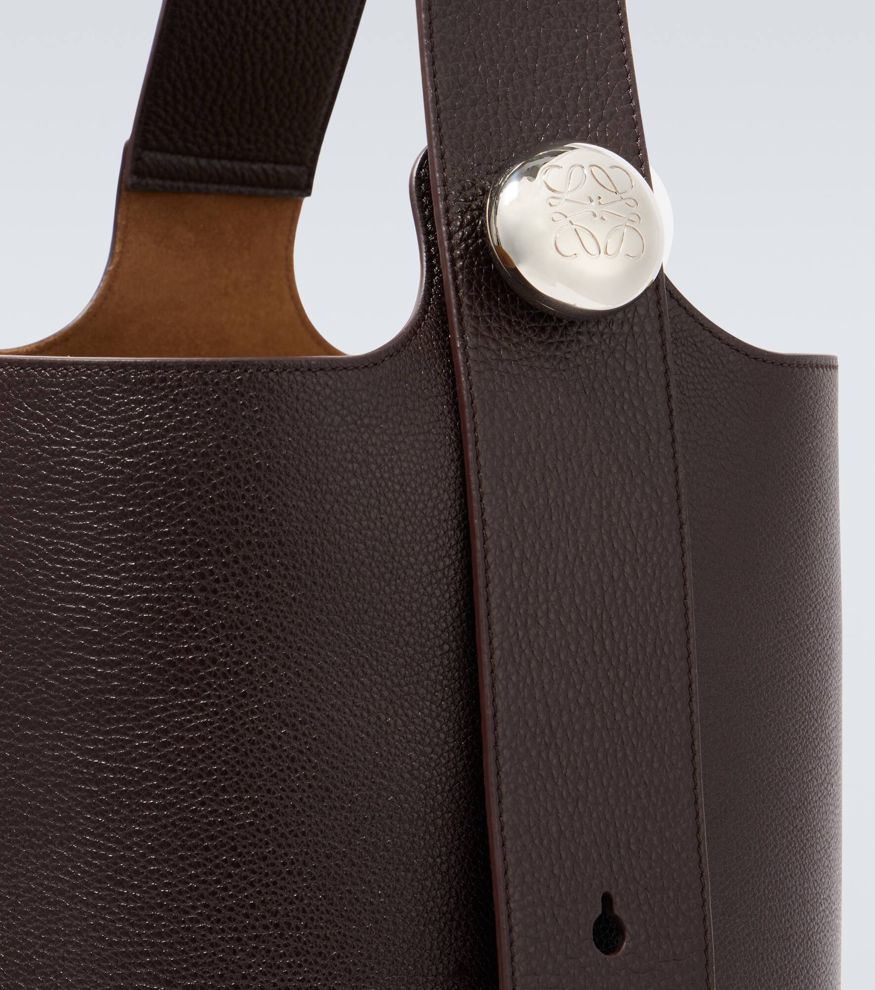 Pebble Large leather bucket bag - 6