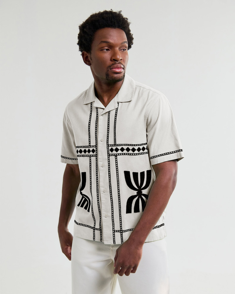 Wax London Didcot - Ecru And Black Border Applique Short-Sleeve Shirt outlook