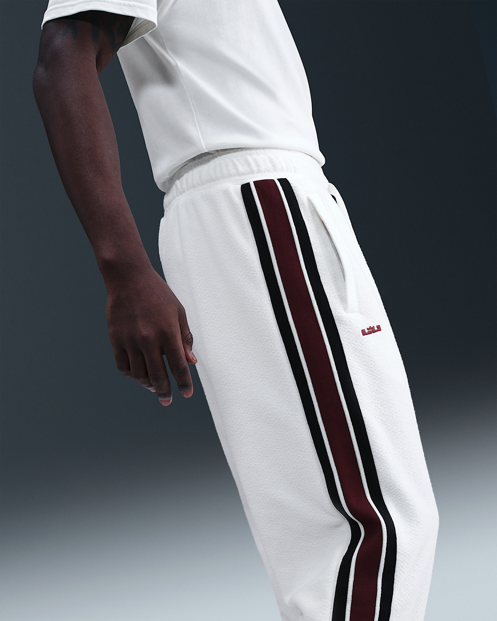 LeBron Standard Issue Men's Therma-FIT Basketball Pants - 3