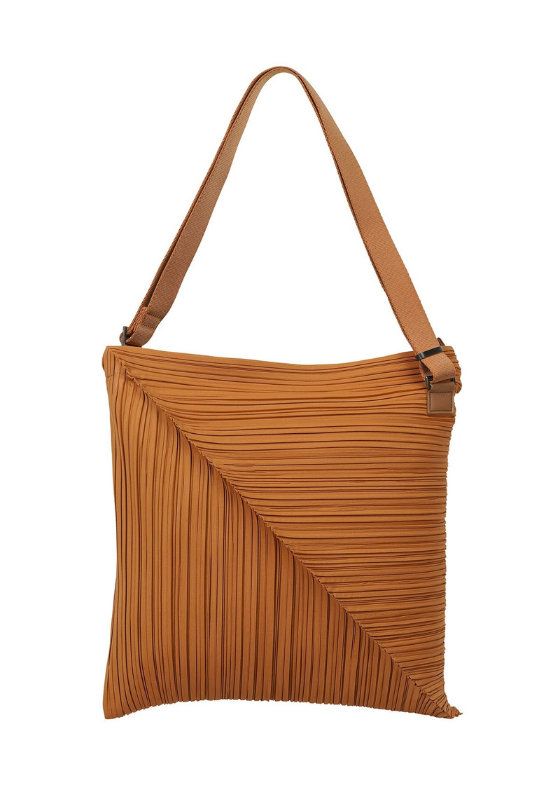 DIAGONAL PLEATS BAG 1