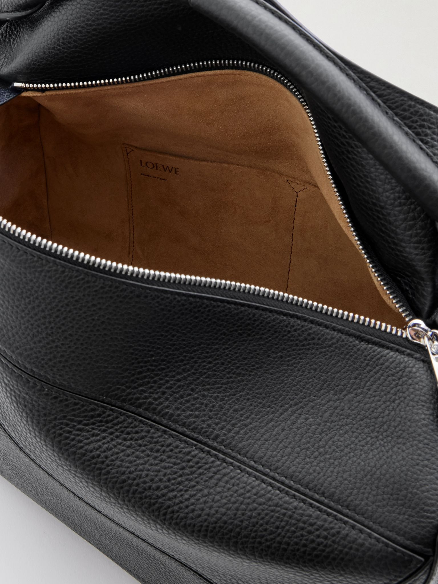 Puzzle Edge Large Logo-Debossed Full-Grain Leather Messenger Bag Black - 5