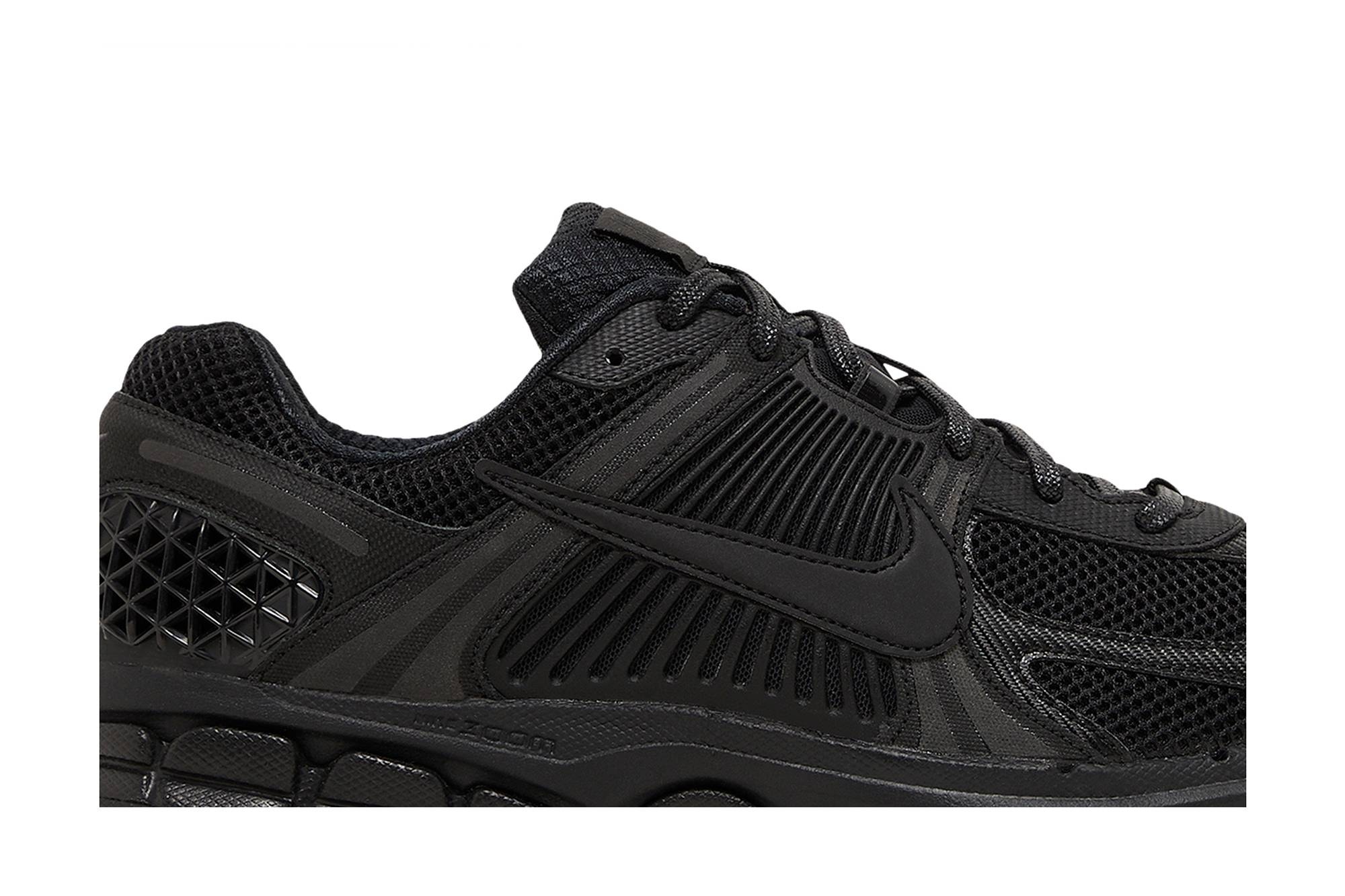 Air Zoom Vomero 5 'Triple Black' - 2