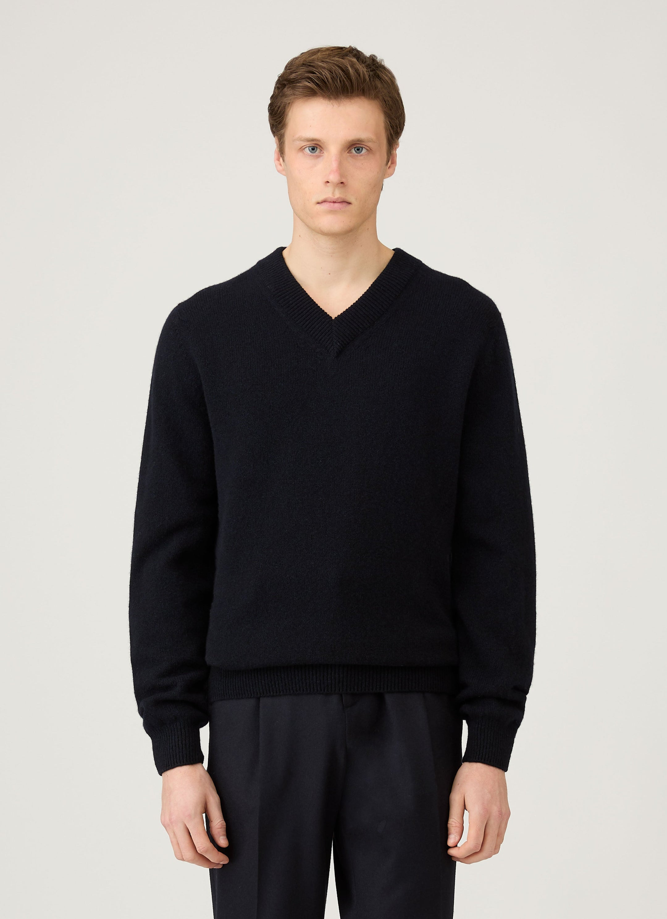 Lambswool V‑neck Jumper - 2