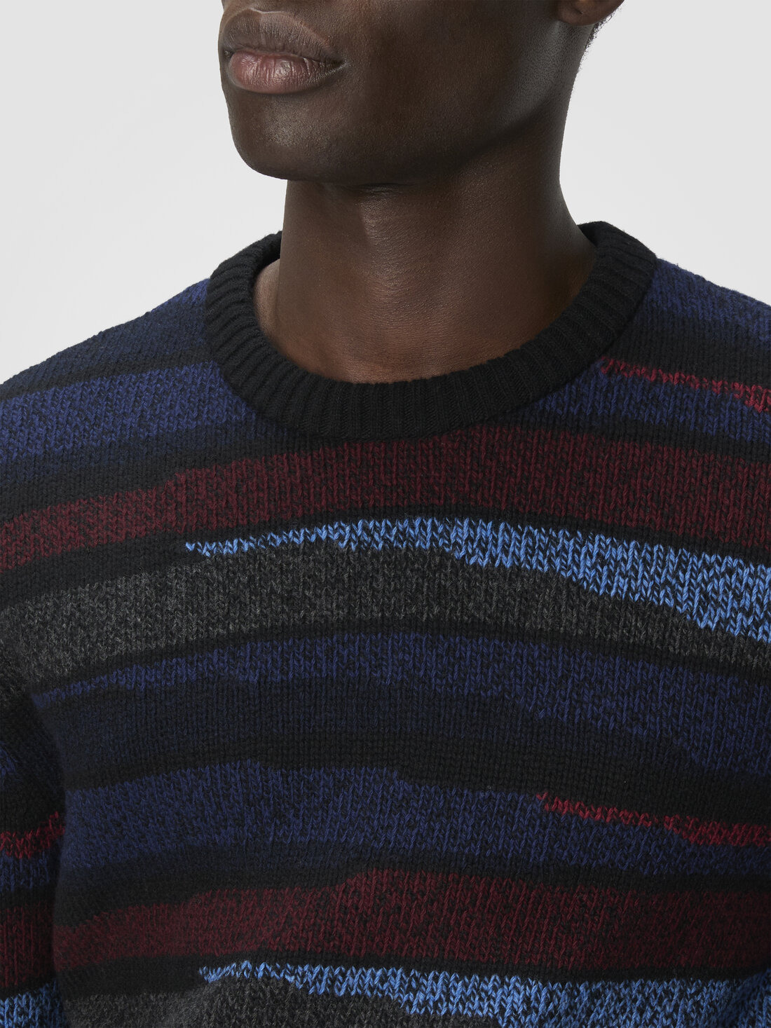 Crew neck sweater with striped inlay - 5