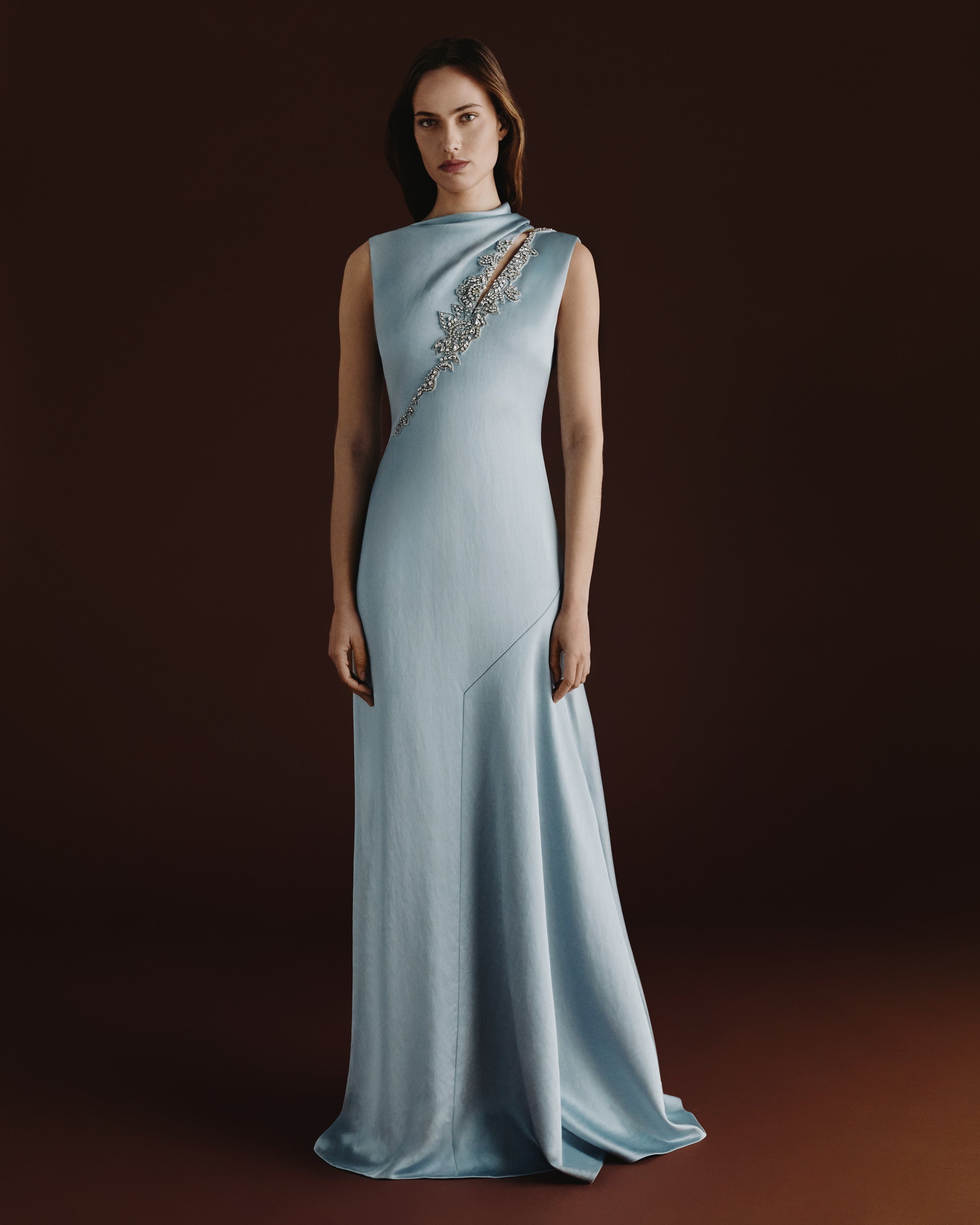 SLEEVELESS GOWN - 5