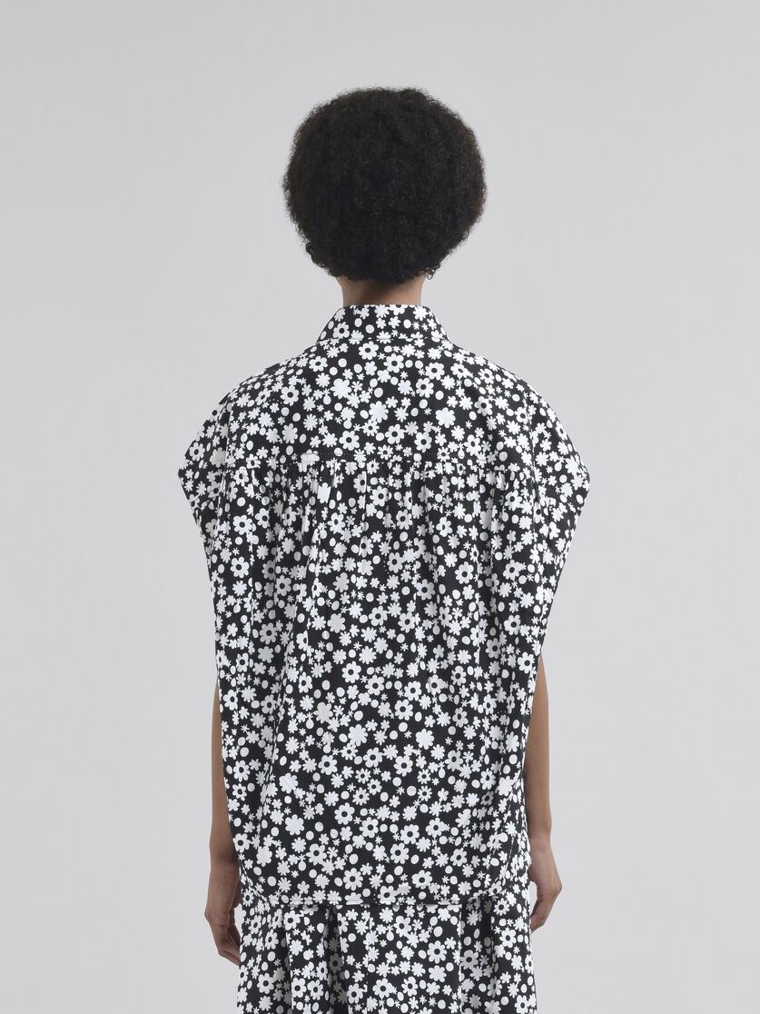 BLACK AND WHITE SLEEVELESS COCOON SHIRT WITH POP FIELDS MOTIF - 3