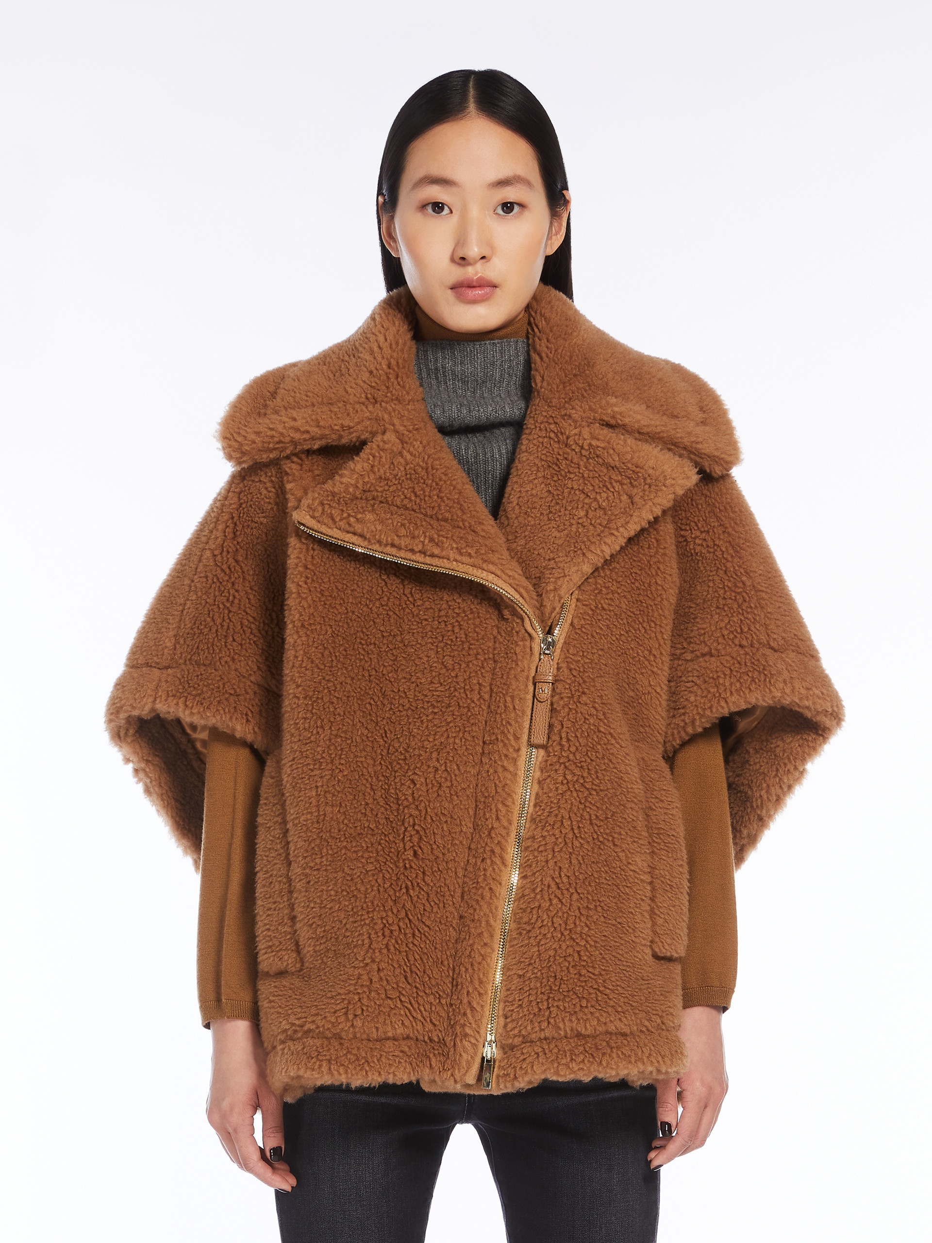 ポンチョ・ケープ Max Mara Biker-Style Wool Cape Max Mara NEWMANTO Biker jacket cape in Teddy fabric | REVERSIBLE