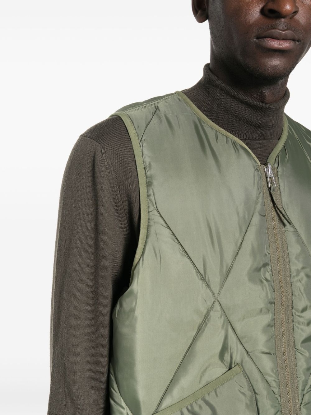 reversible diamond-quilted gilet - 5