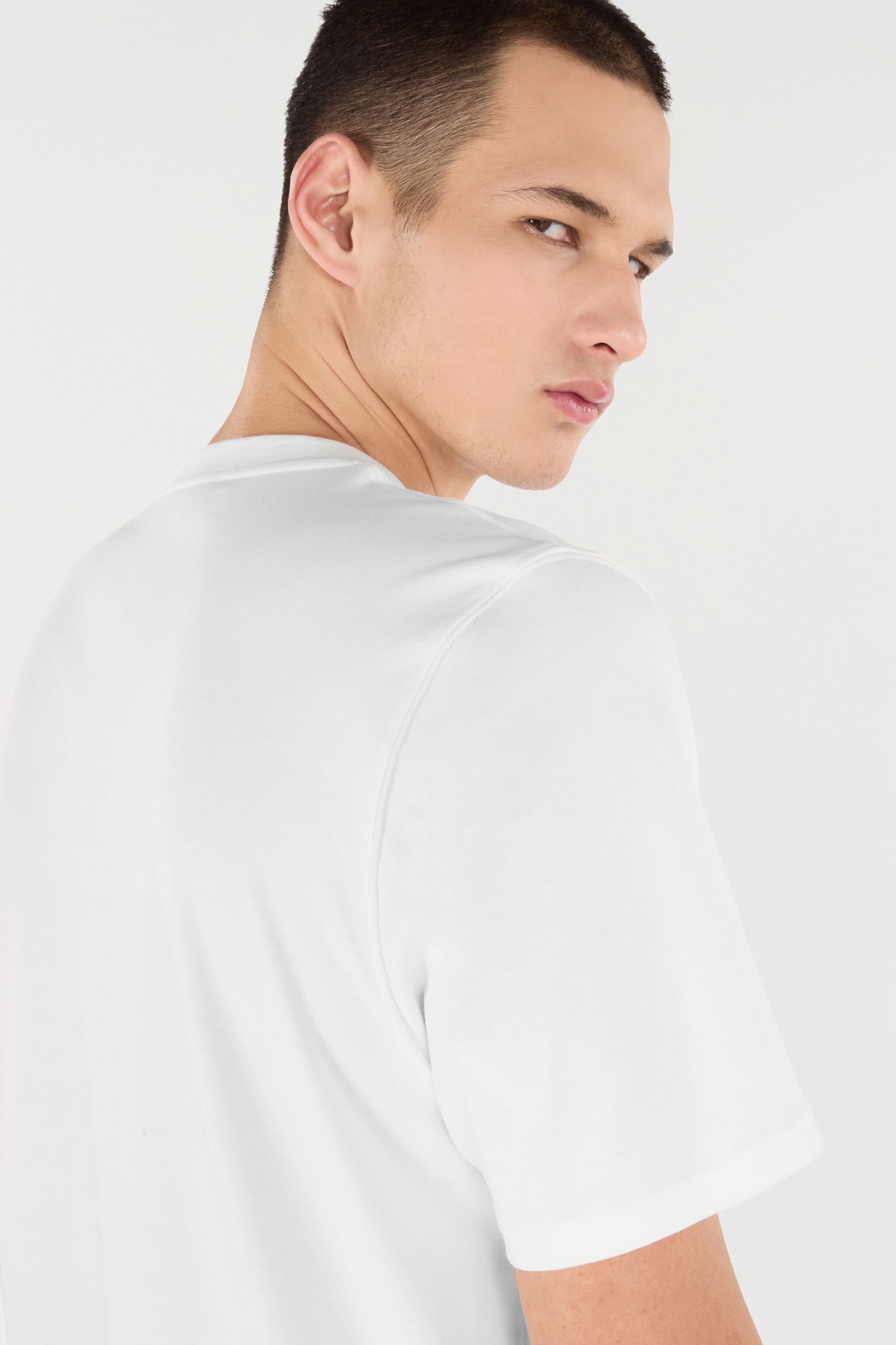 T-Shirt with Logo Patch - 6