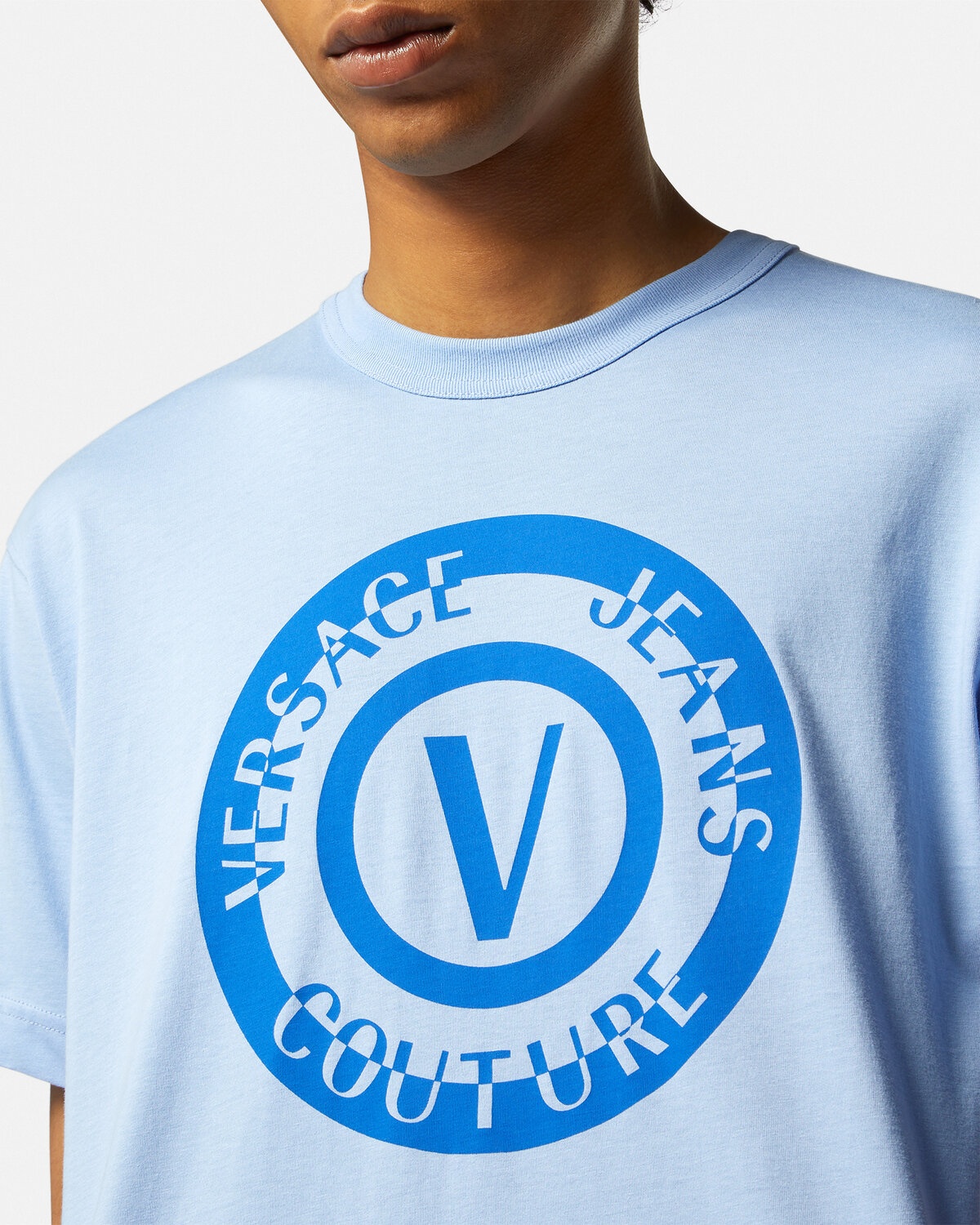 V-Emblem Logo T-Shirt - 3