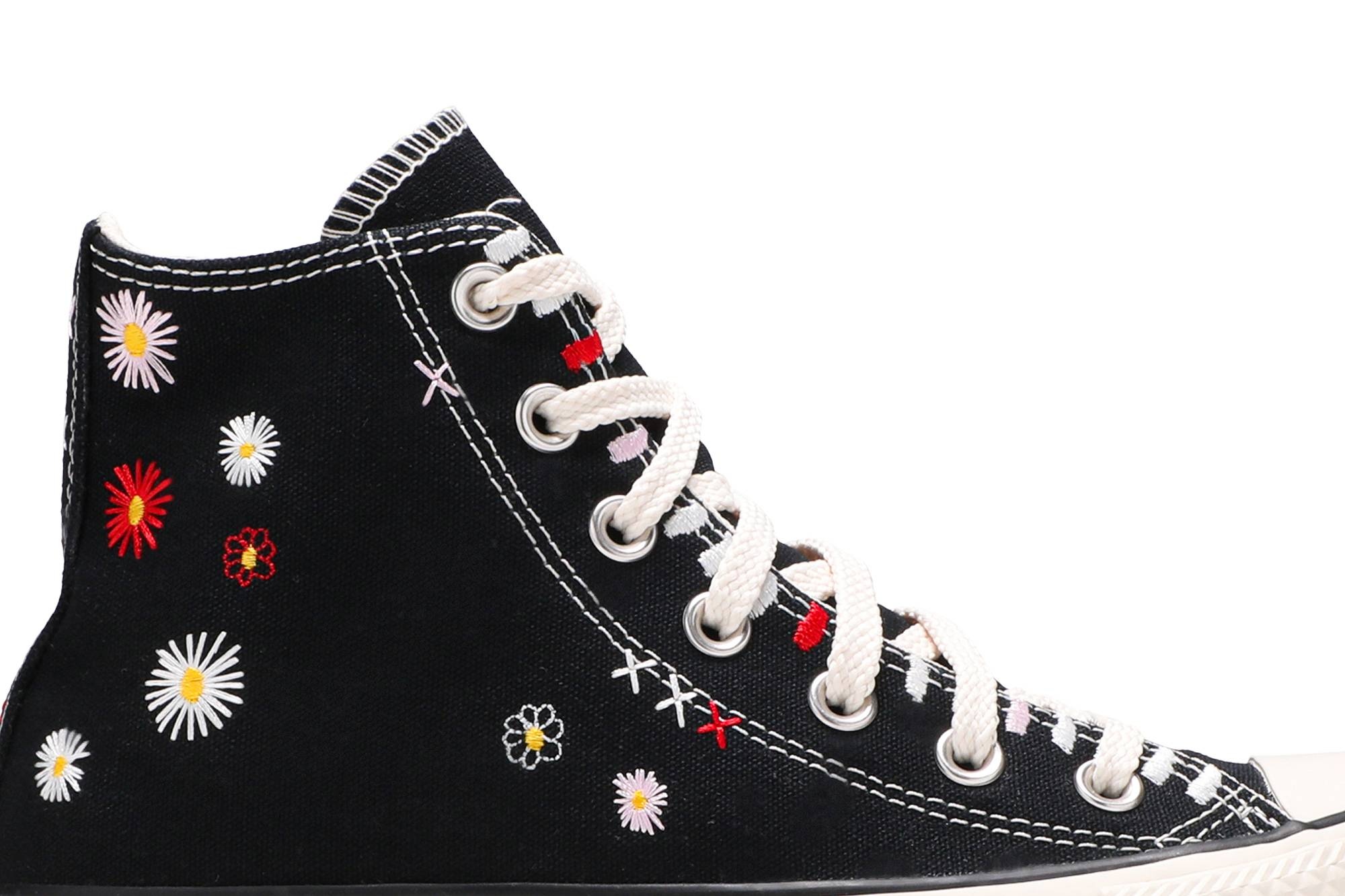 Wmns Chuck Taylor All Star High 'Daisy Embroidery - Black' - 2