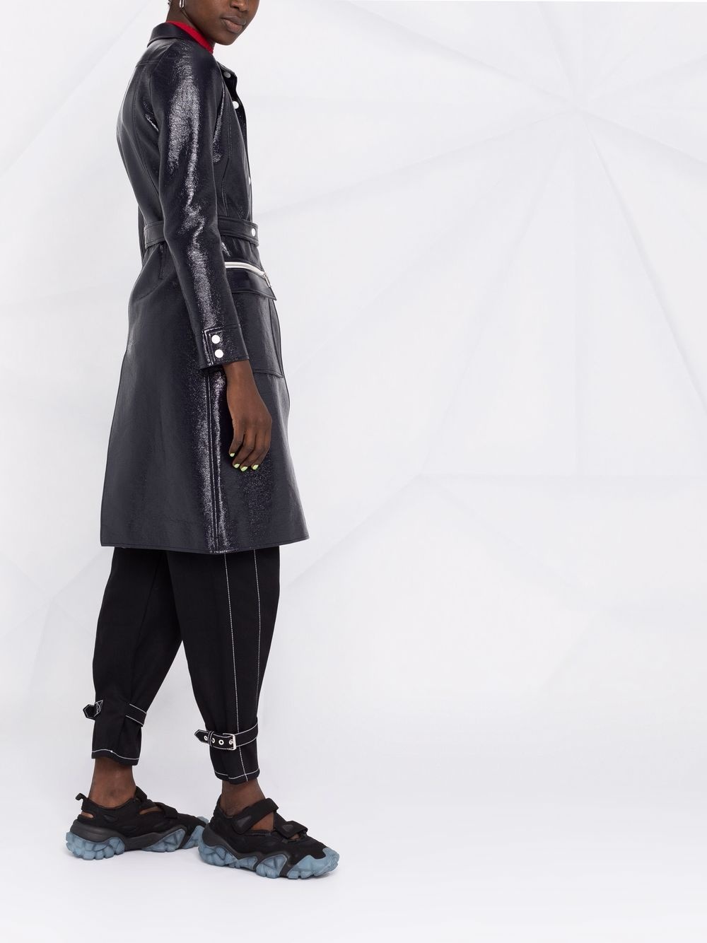 logo-appliqué vinyl trench coat - 6