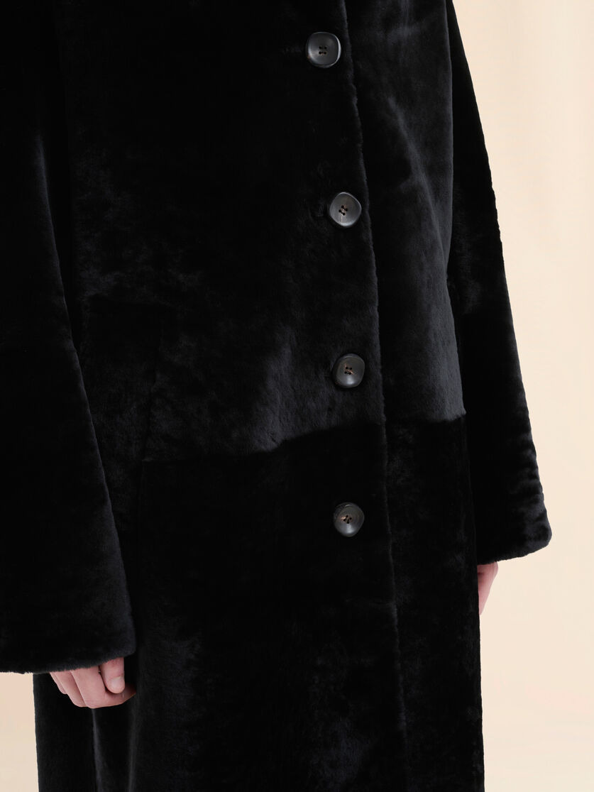 BLACK SHAVED SHEARLING COAT WITH PADDED SHOULDERS - 4