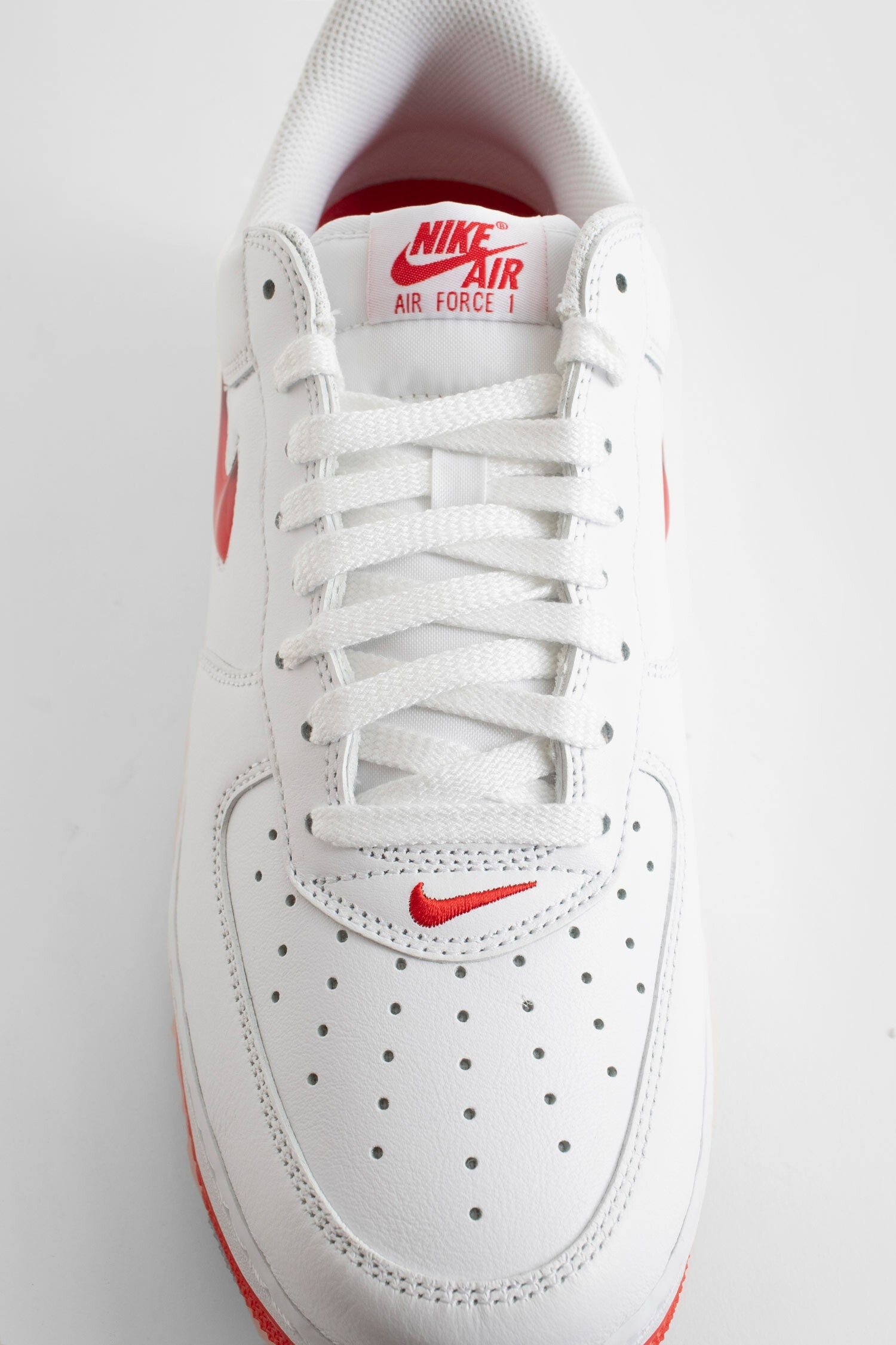 NIKE UNISEX WHITE SNEAKERS - 5