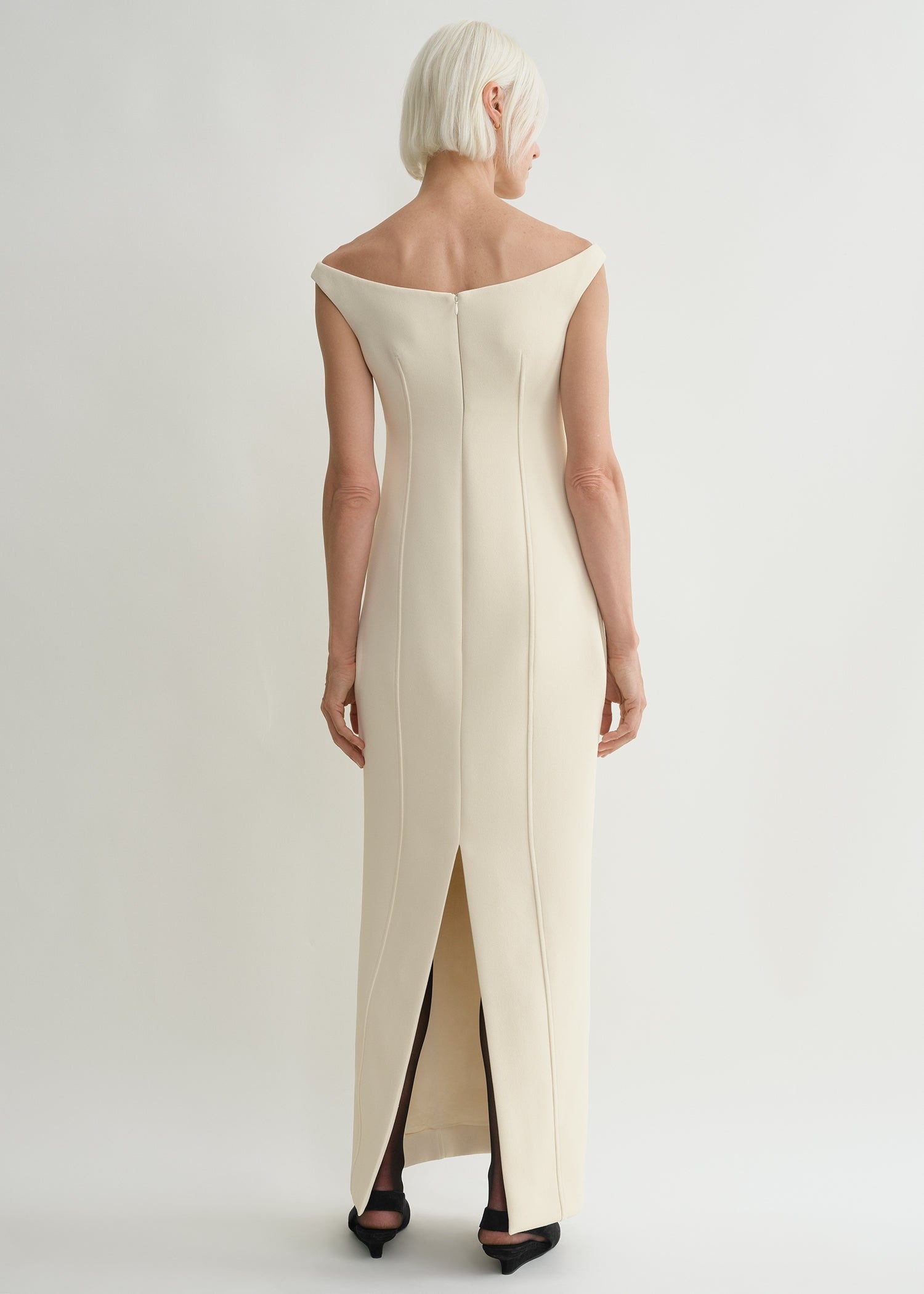 Curved off-shoulder dress eggnog - 4