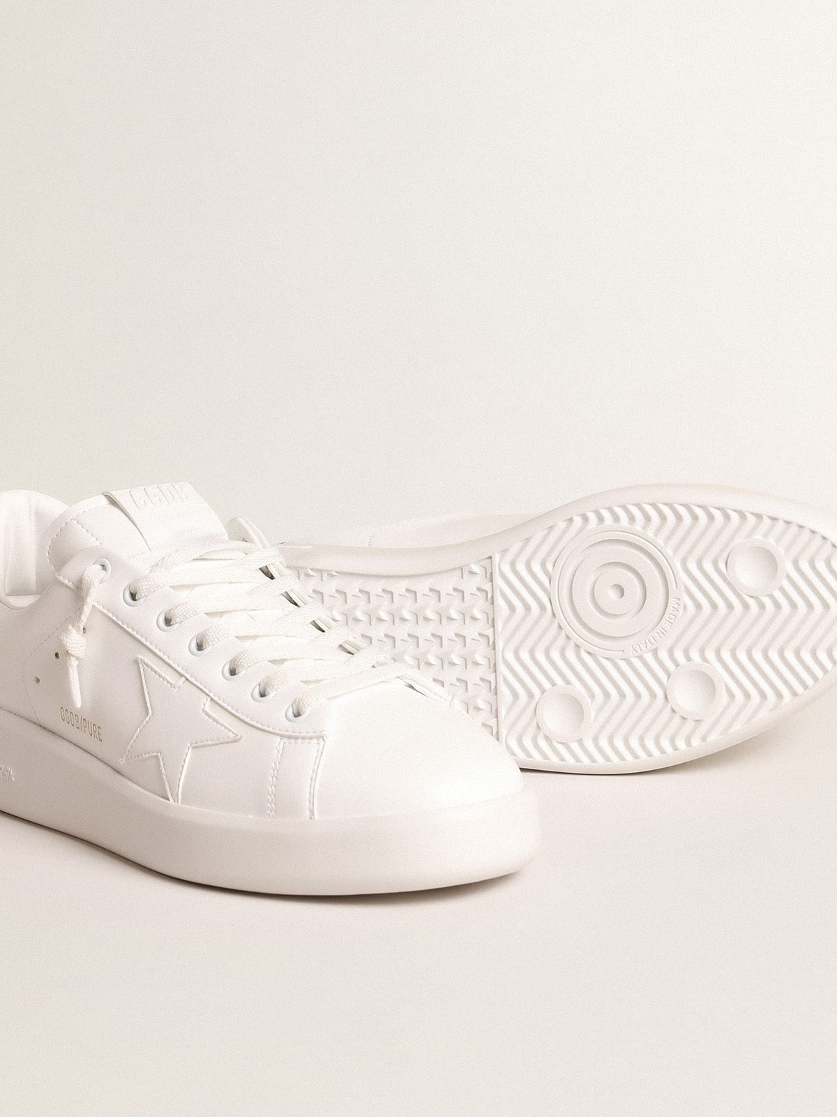 Purestar with white bio-based star and mat green leather heel tab - 3