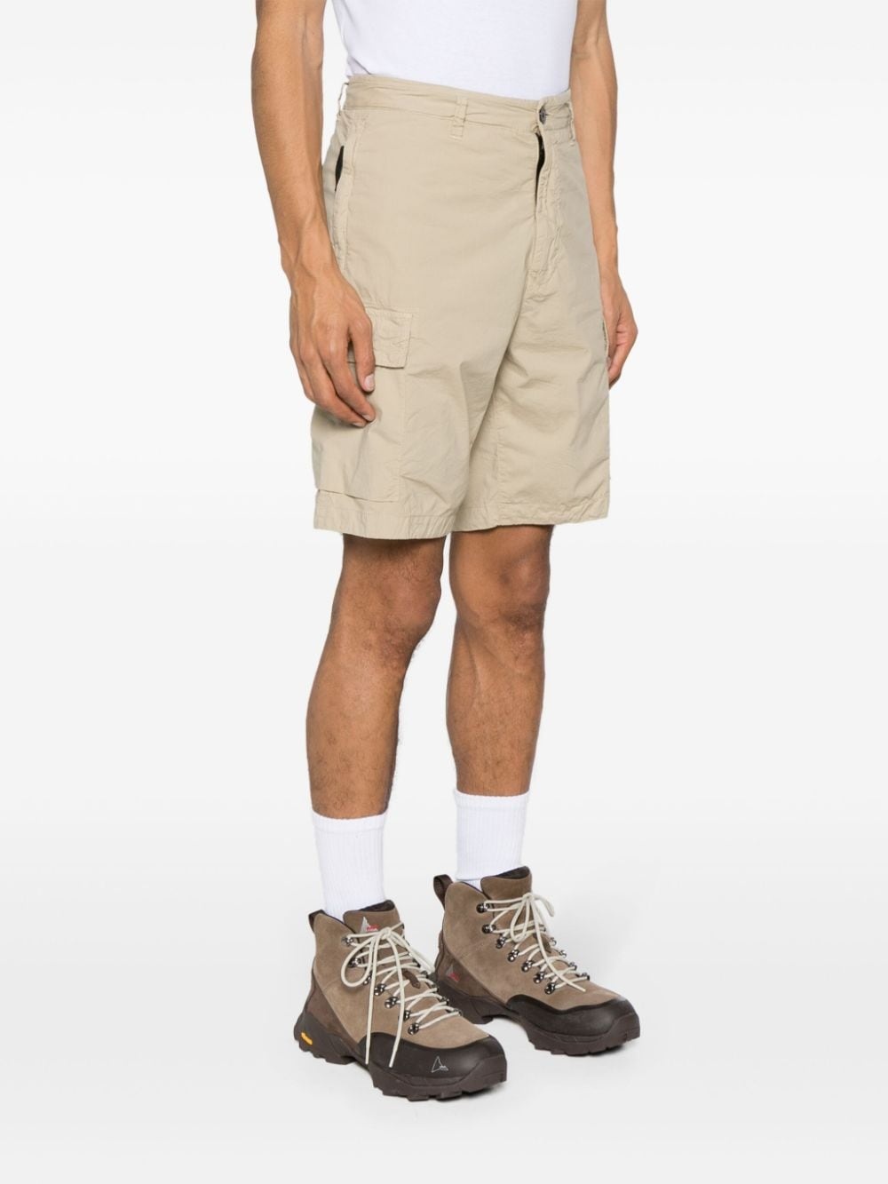 Compass-badge cargo shorts - 3