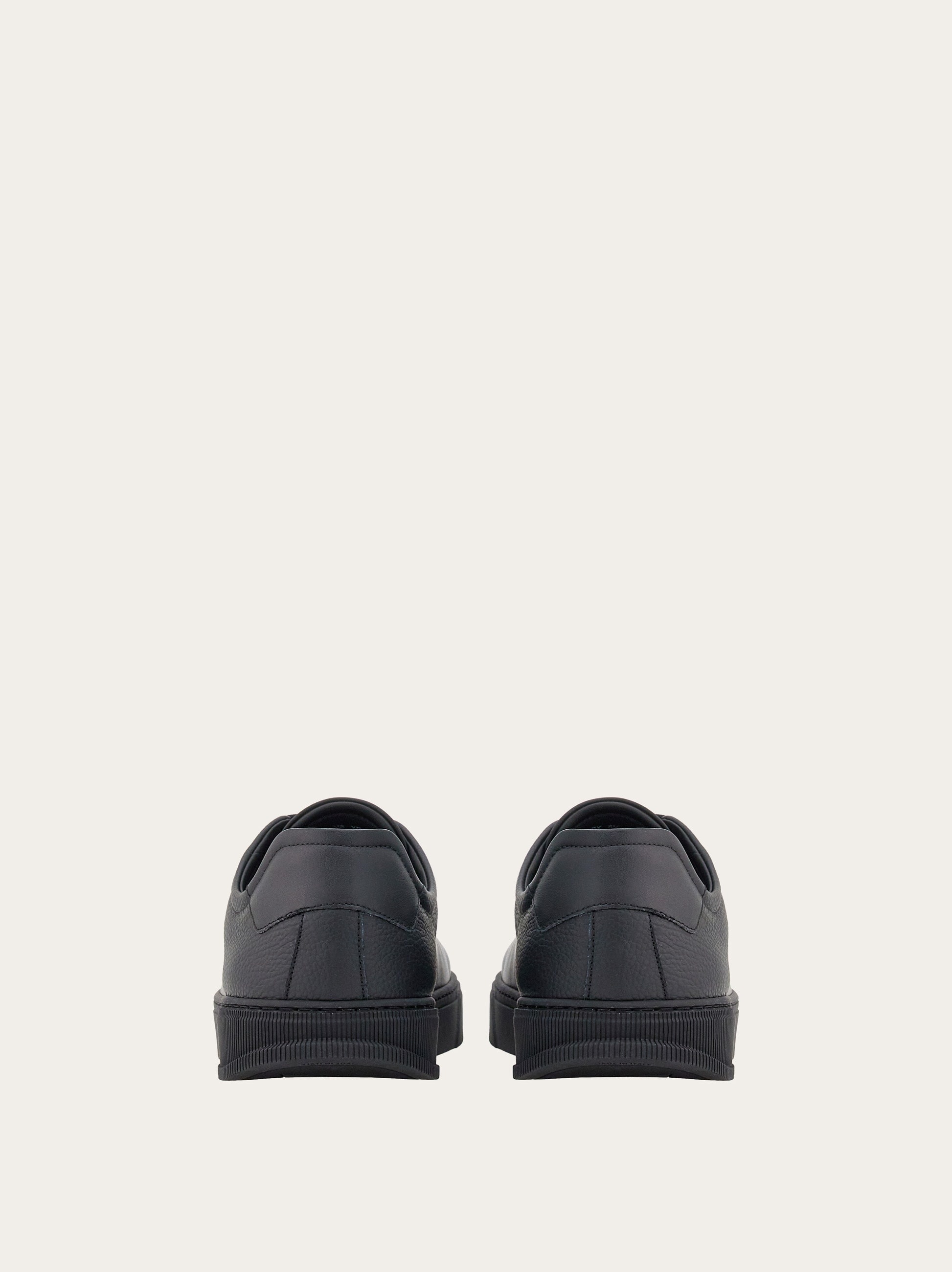 Low cut sneaker - 4