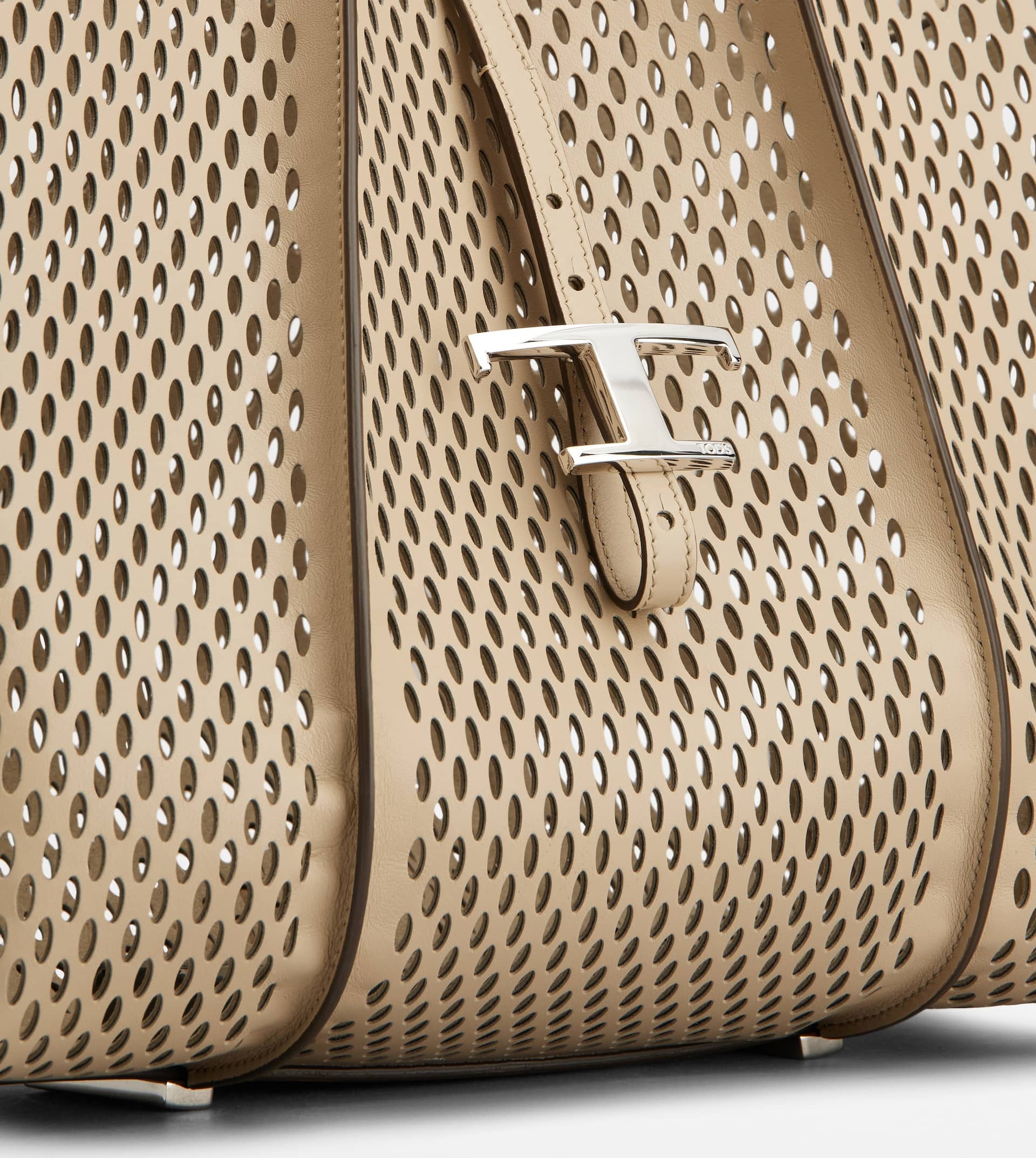 T TIMELESS SHOPPING BAG IN LEATHER MEDIUM - NATURAL - 5