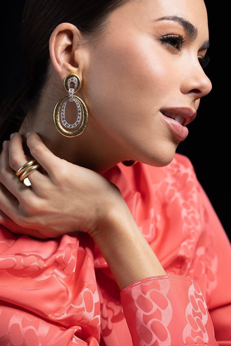 DAVID WEBB Hammered Double Oval Madison Earrings outlook