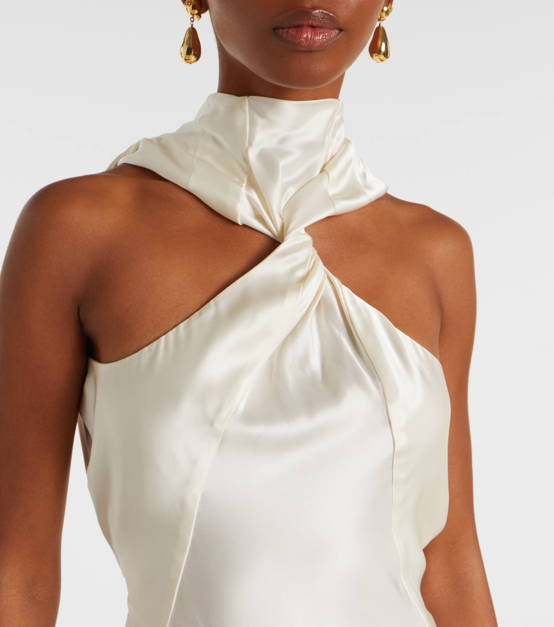 Gathered halterneck satin gown - 4