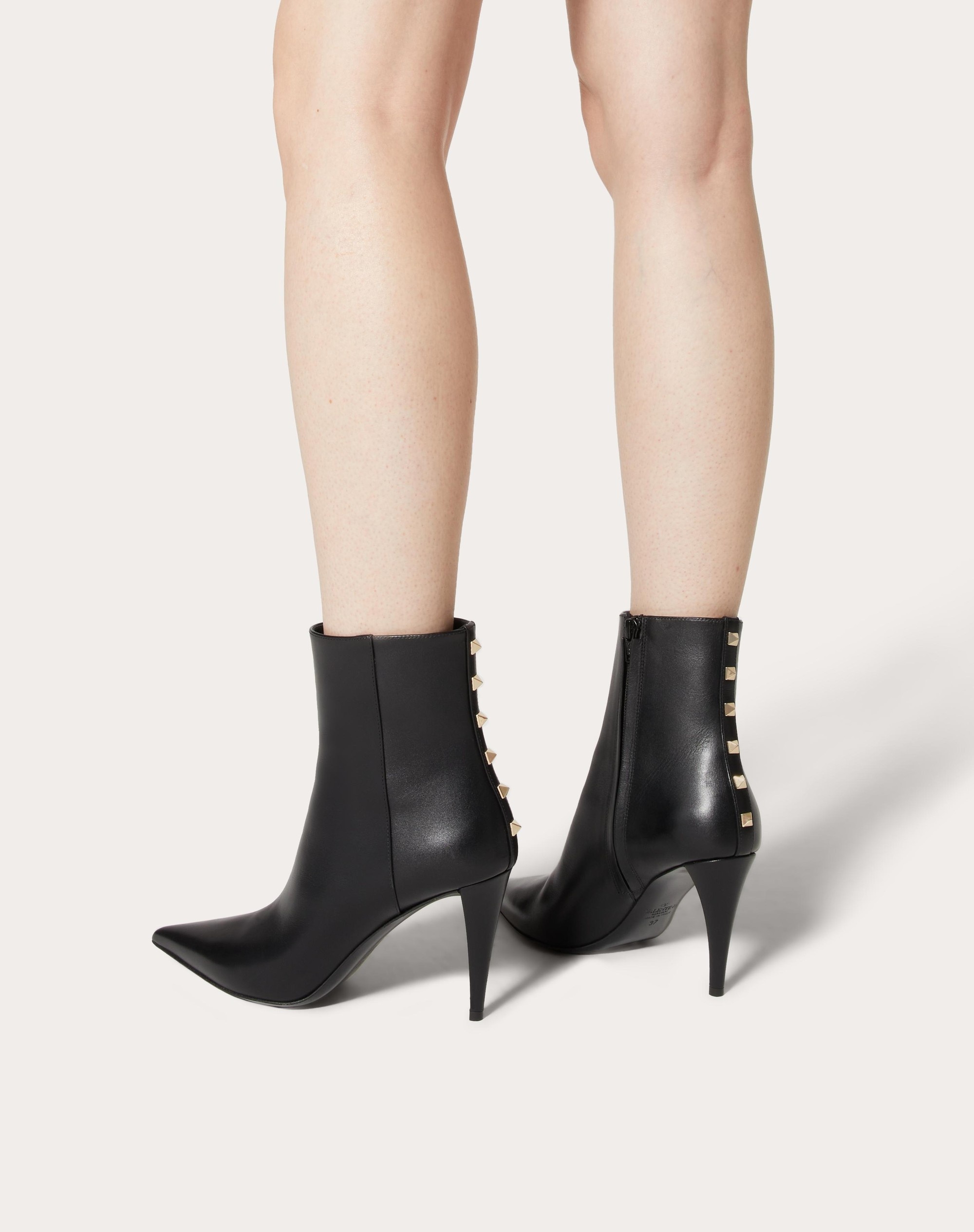 ROCKSTUD CALFSKIN ANKLE BOOT 90 MM - 6