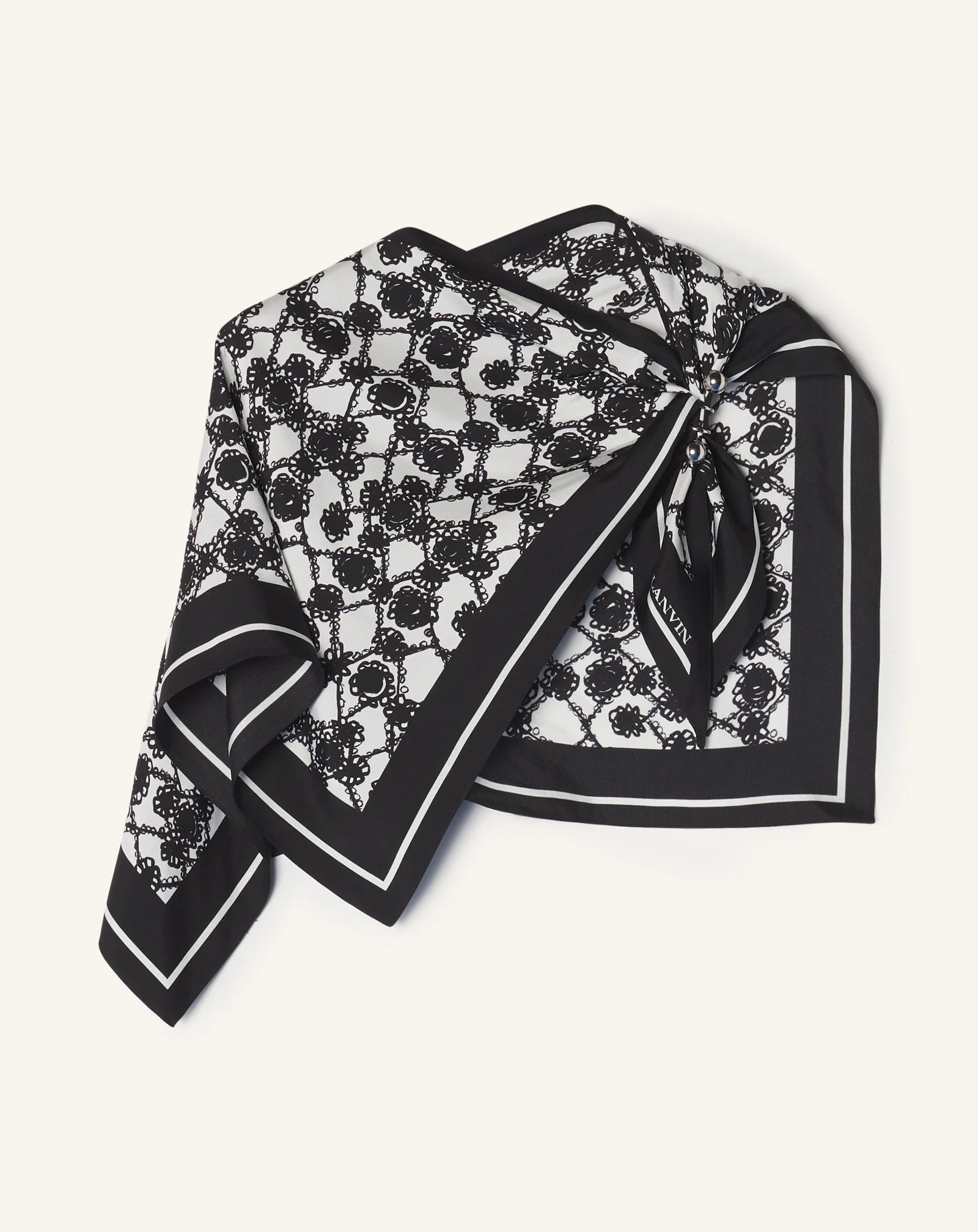 MARGUERITE MOTIF TOP WITH JEWELRY FASTENER - 1
