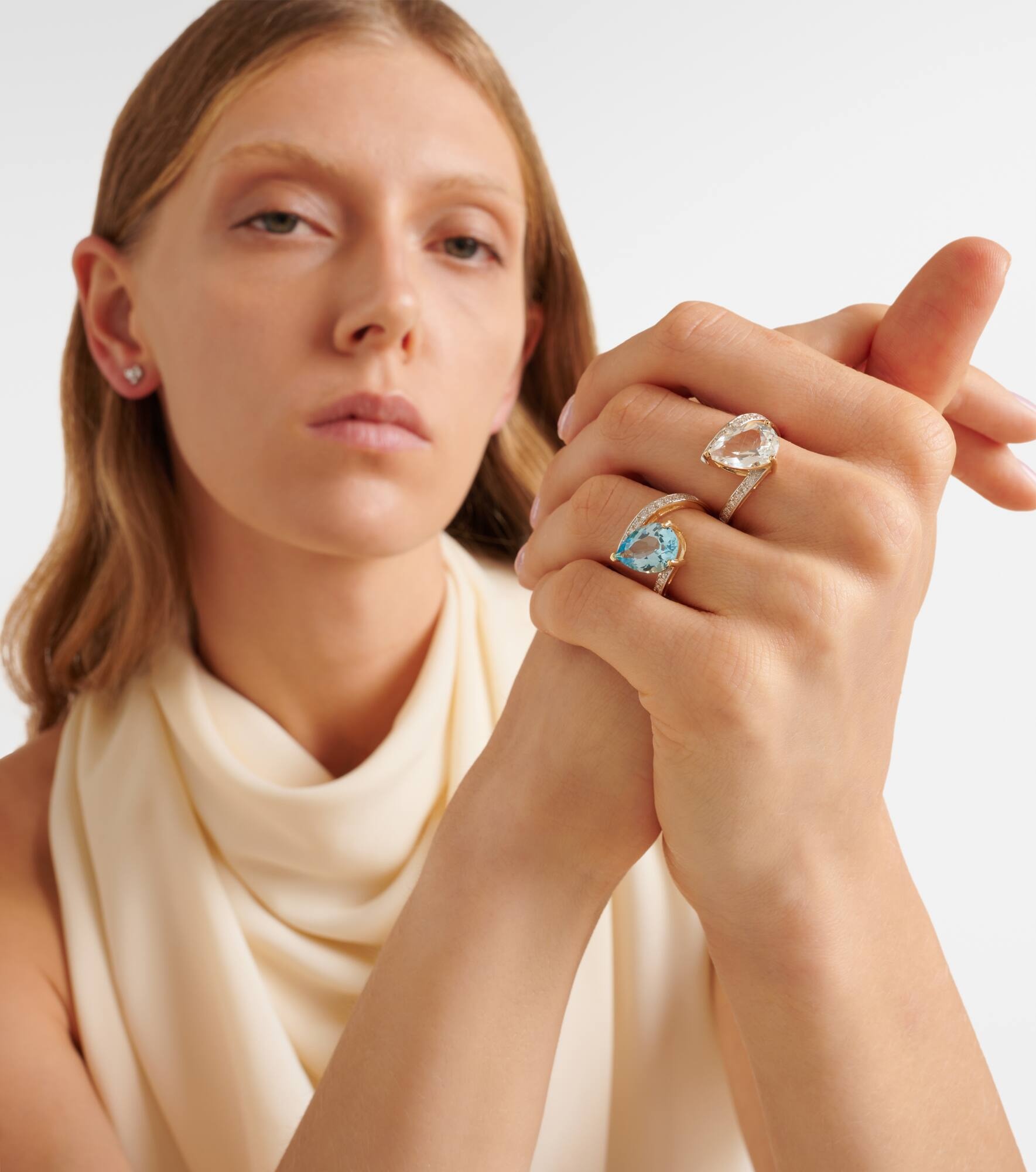Slanted 14kt gold ring with topaz and diamonds - 2